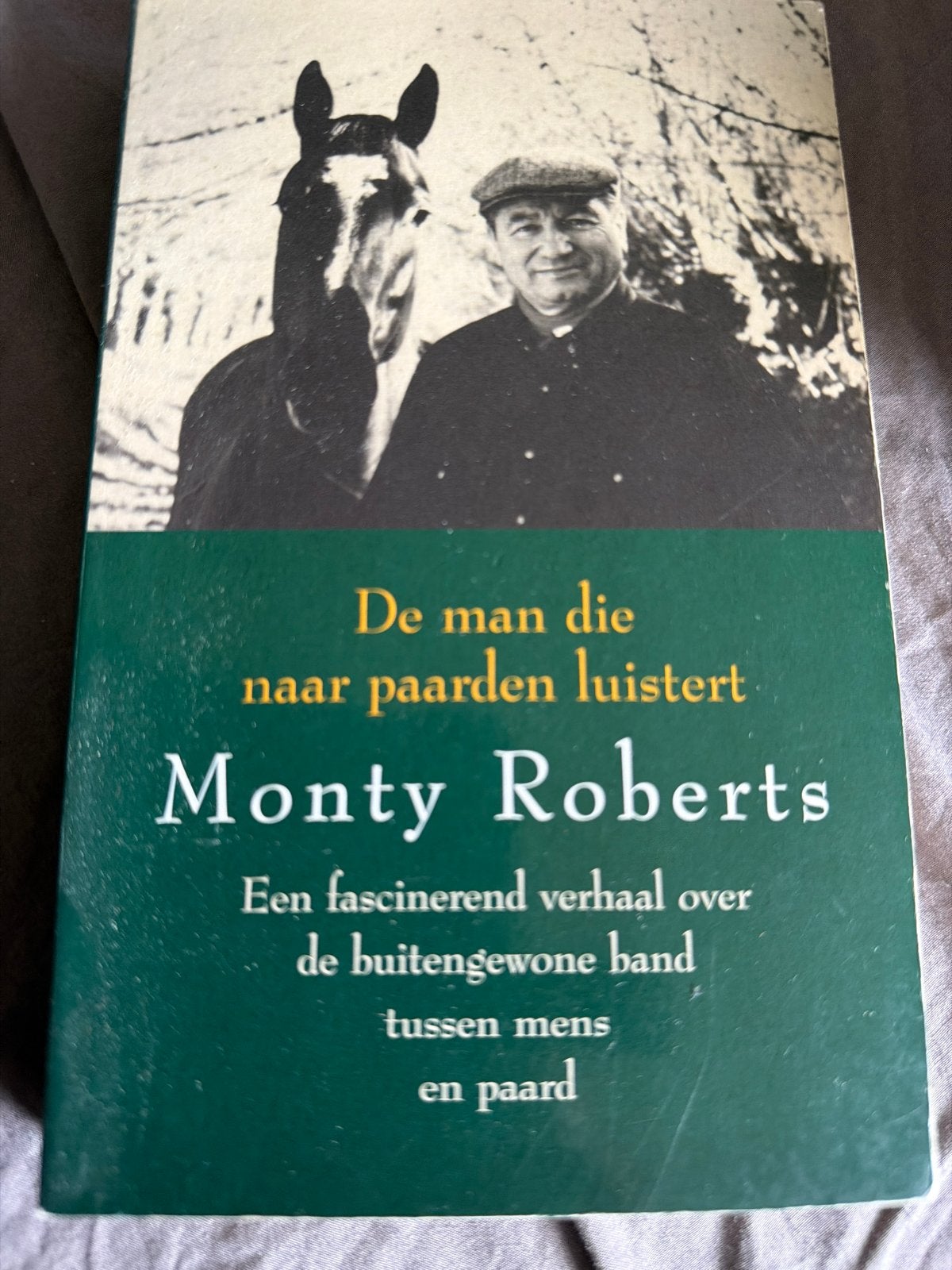 SKR.  De man die naar paarden luistert - Monty Roberts, Ophalen of Verzenden, Zo goed als nieuw
