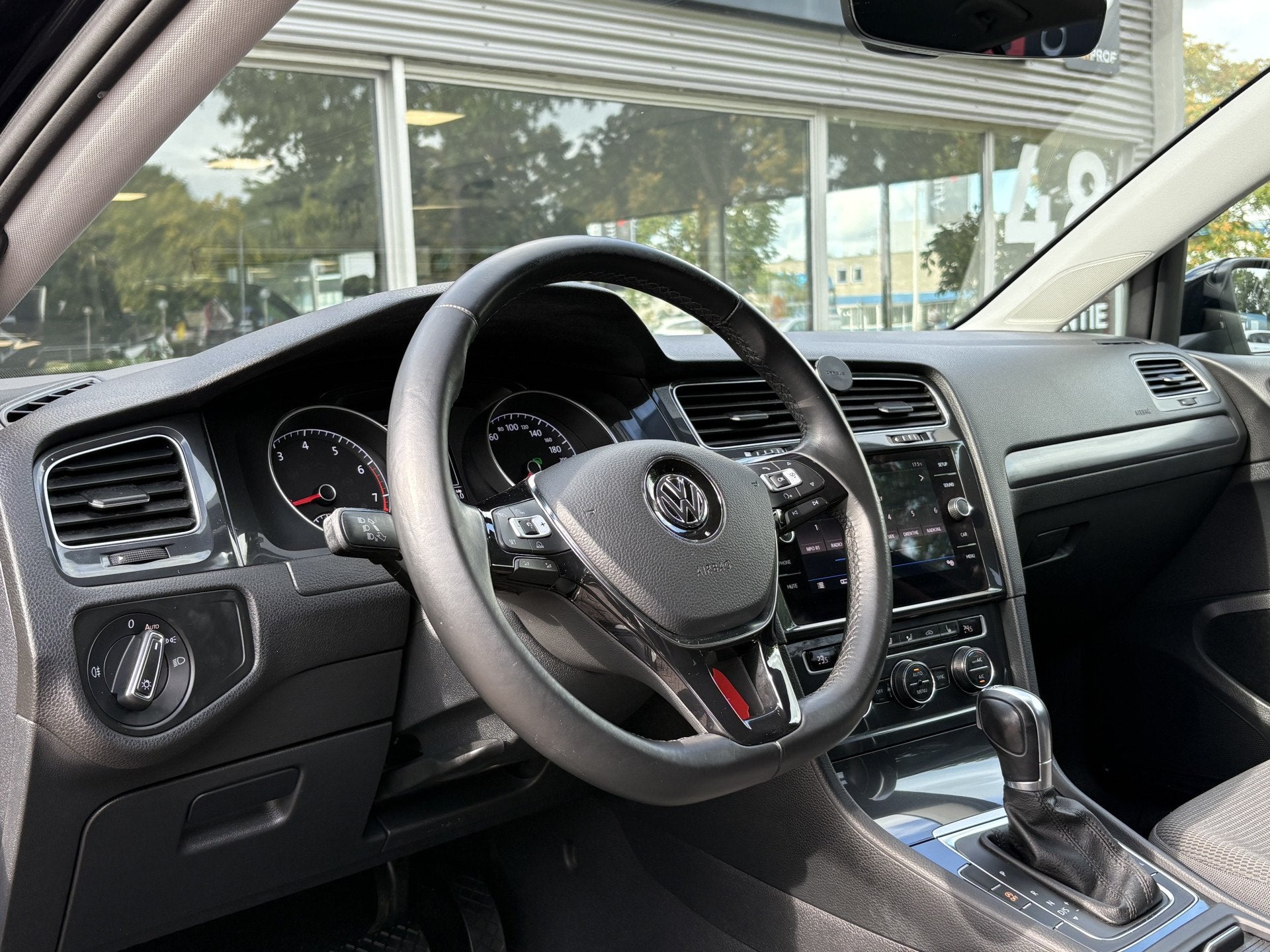 Volkswagen Golf 1.0 TSI Highline DSG | ACC | Stuurverwarming, Stof, Gebruikt, 620 kg, Zwart
