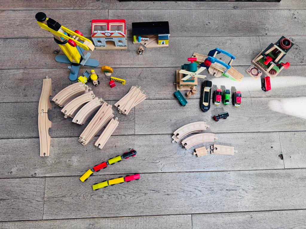 Houten treinbaan (oa Thomas de Trein), Kinderen en Baby's, Speelgoed | Houten speelgoed, Ophalen, Zo goed als nieuw