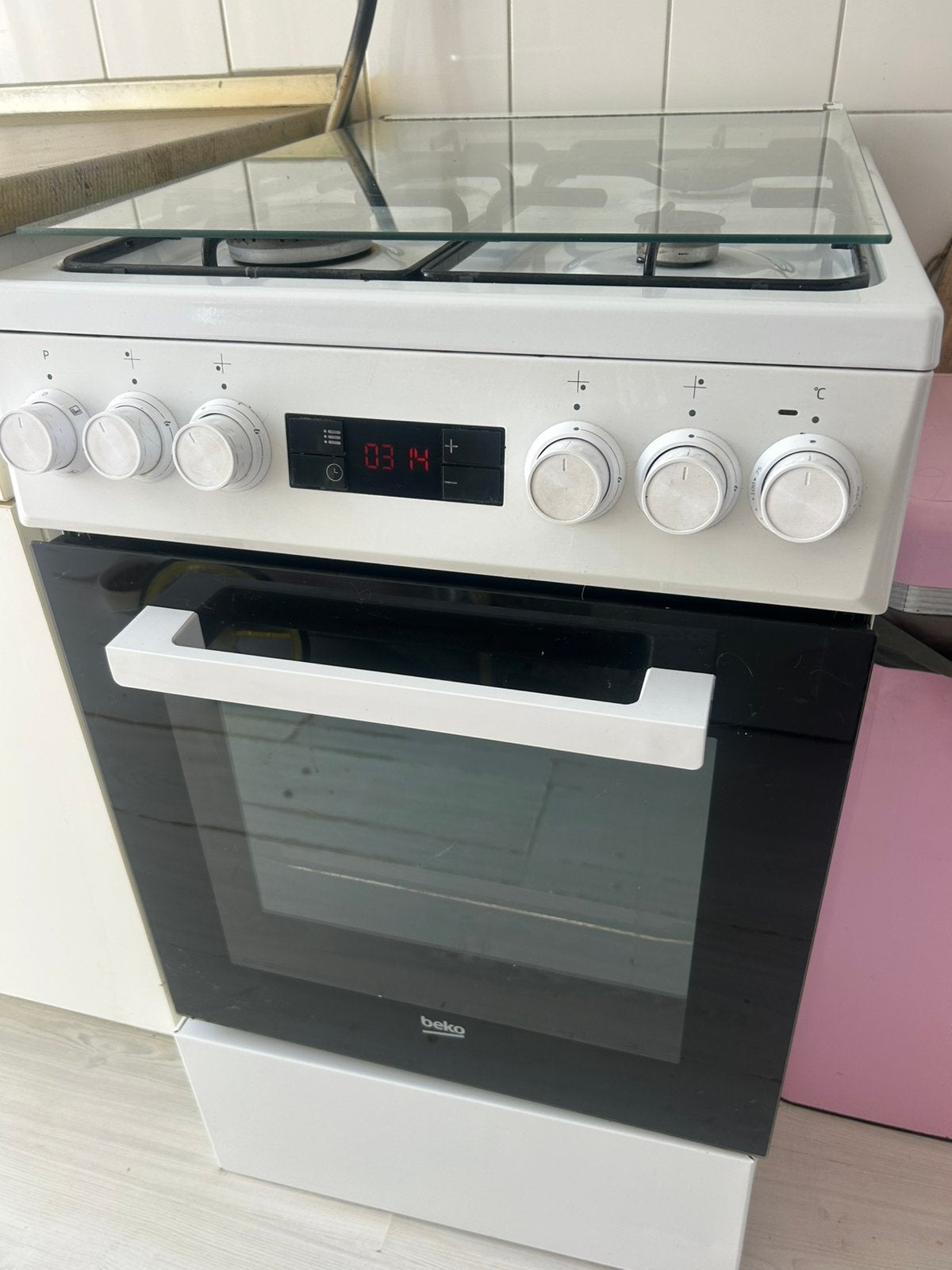 Beko Gasfornuis met Elektrische Oven – 60 cm, Witgoed en Apparatuur, Fornuizen, Ophalen, Gebruikt, 4 kookzones, Gas