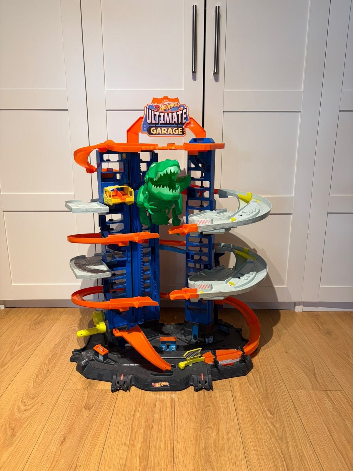 Hotwheels Ultimate Garage met ca. 20 auto's, Ophalen, Gebruikt