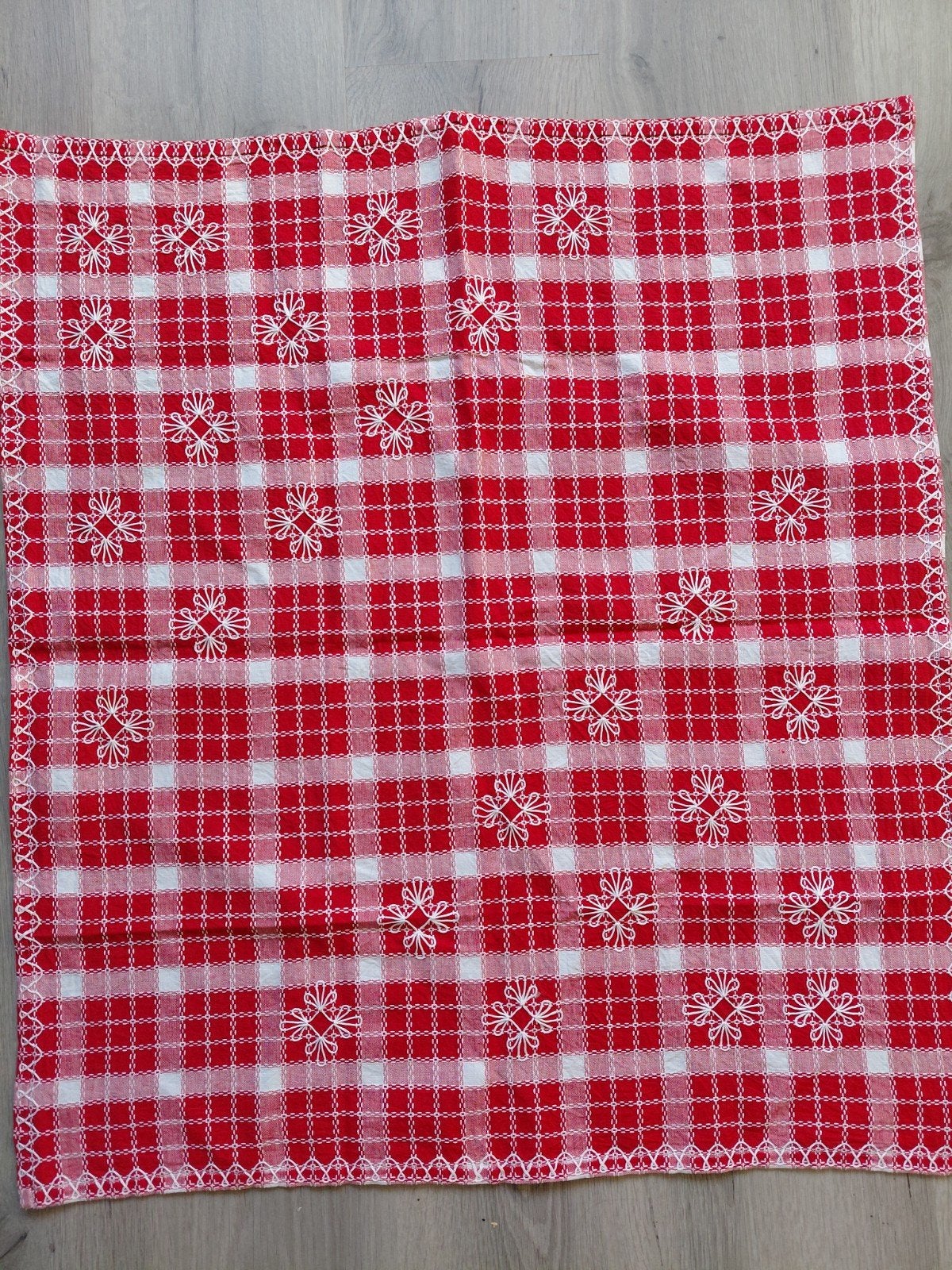 geborduurd kleedje, Ophalen of Verzenden, Gebruikt, Vierkant, Rood