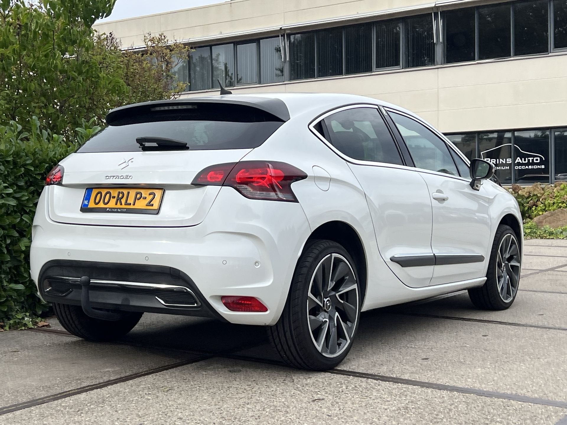 Citroën DS4 1.6 THP Sport Chic |NIEUWE DISTRIBUTIE|TREKHAAK, Euro 5, Zwart, 4 cilinders, Wit