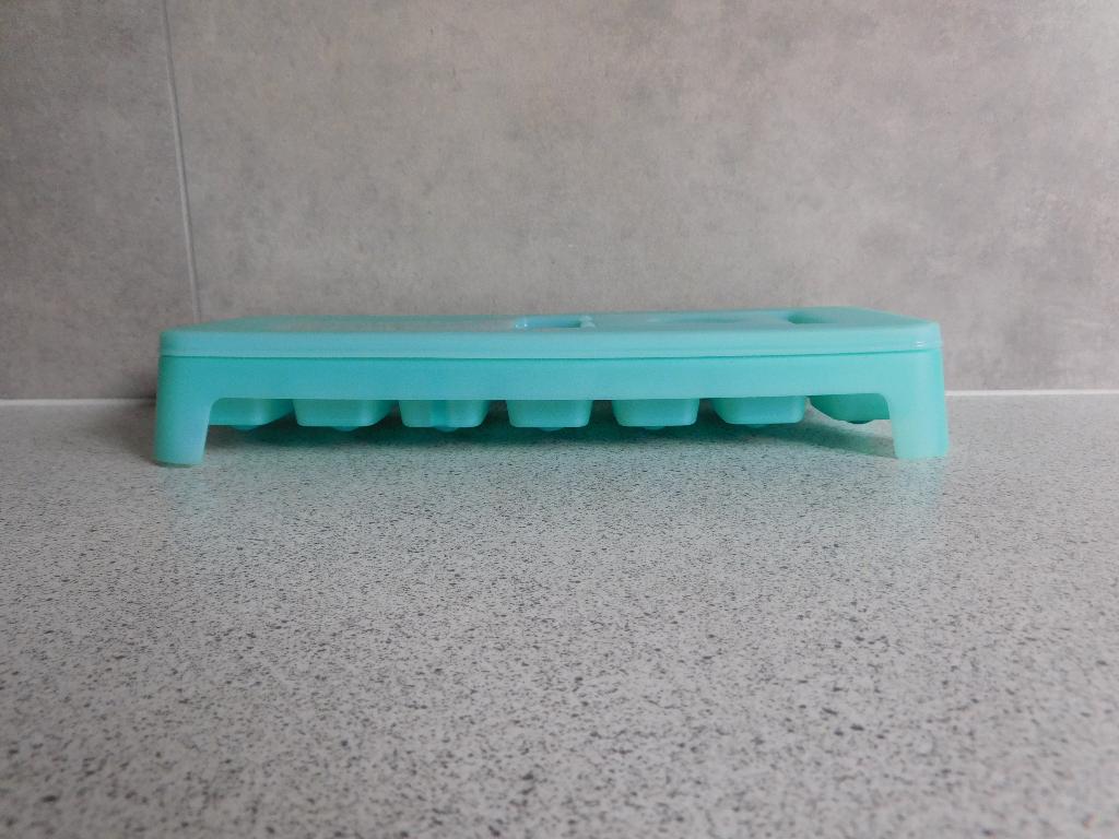 Tupperware IJsklontjesmaker 14 st. Turquoise, Ophalen of Verzenden, Zo goed als nieuw, Groen, Overige typen