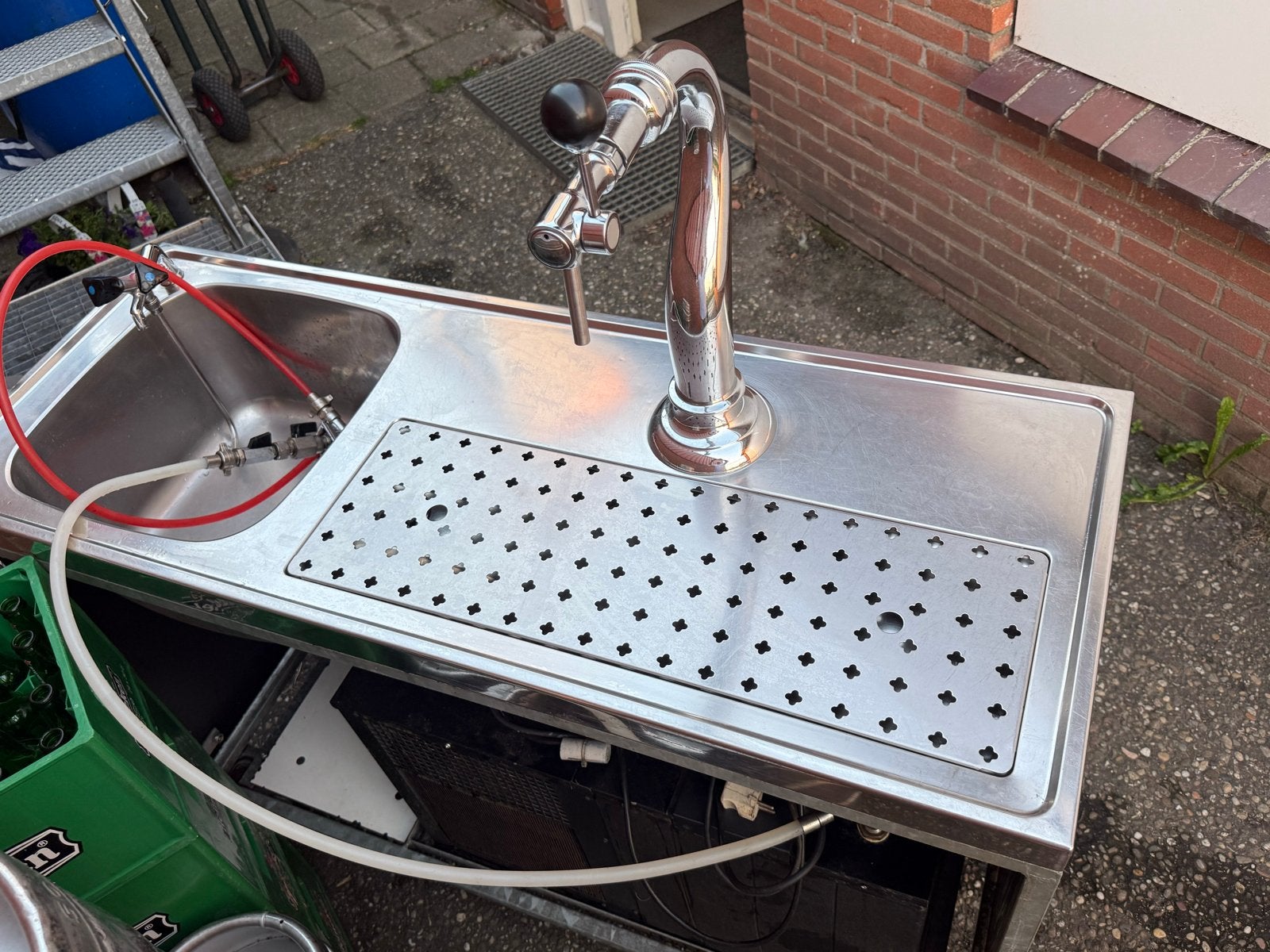 Mobiele tapinstallatie met spoelbak en koeling, Ophalen of Verzenden, Gebruikt, Overige typen