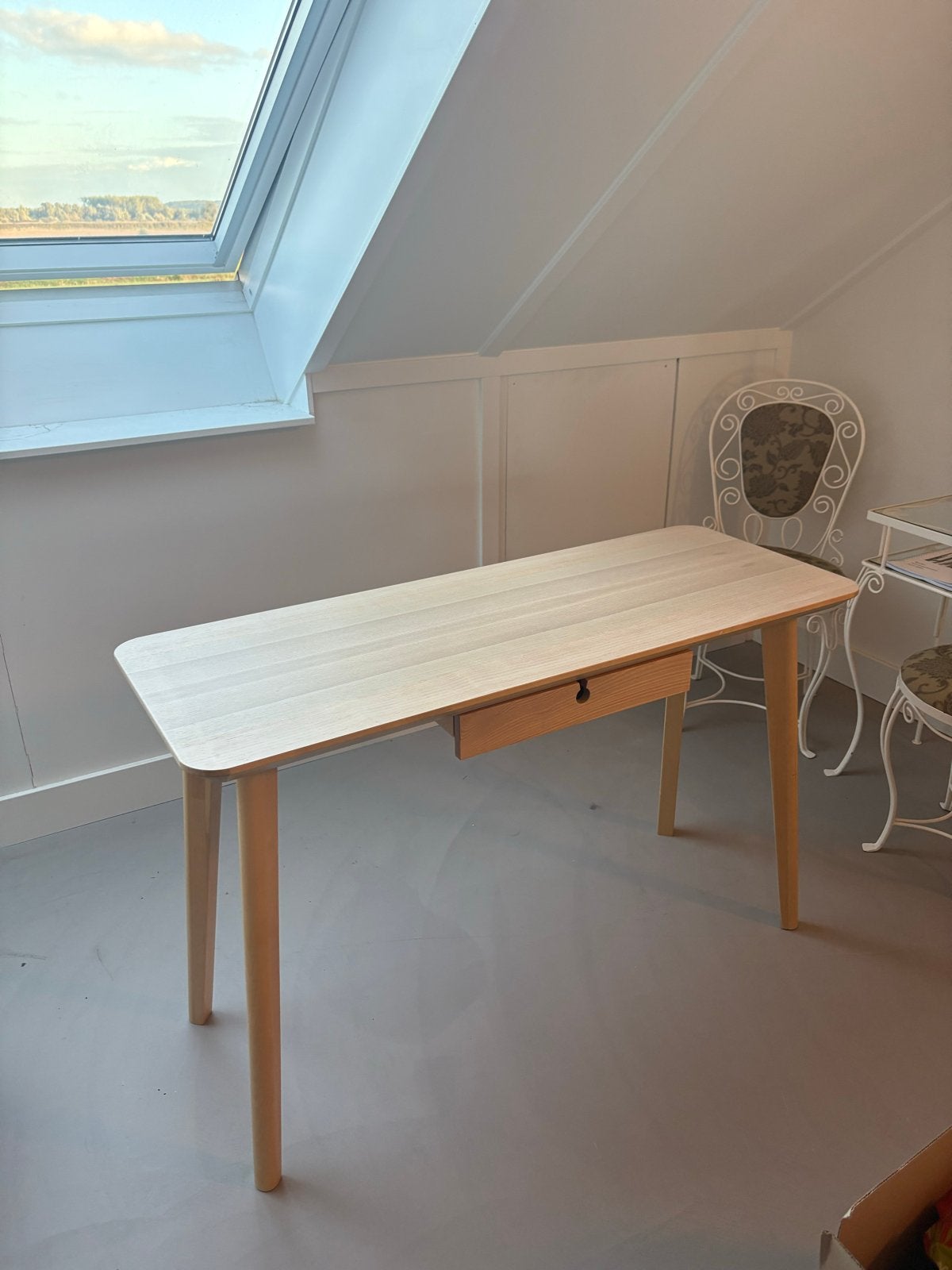 Houten bureu Lisboa Ikea, Ophalen, 50 tot 100 cm, 100 tot 150 cm, Tot twee personen