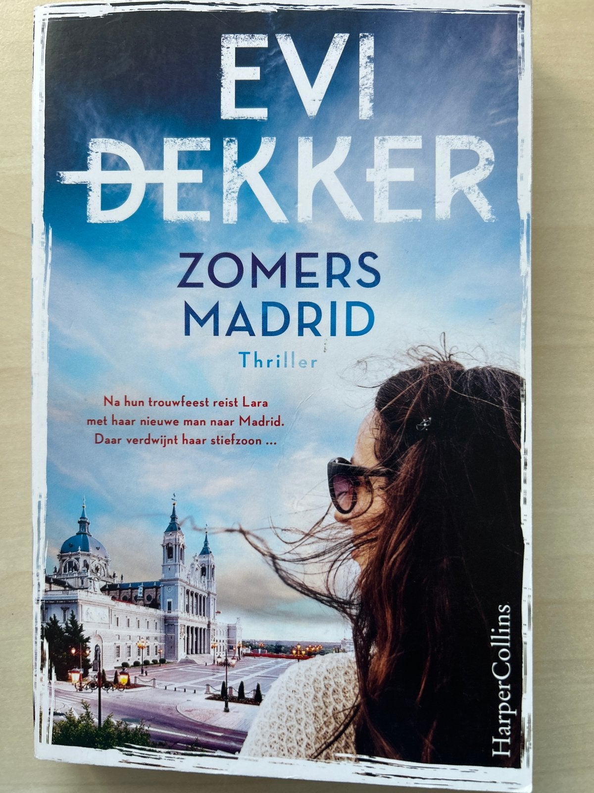 Evi Dekker - Zomers Madrid (Thriller), Ophalen of Verzenden, Zo goed als nieuw, Nederland