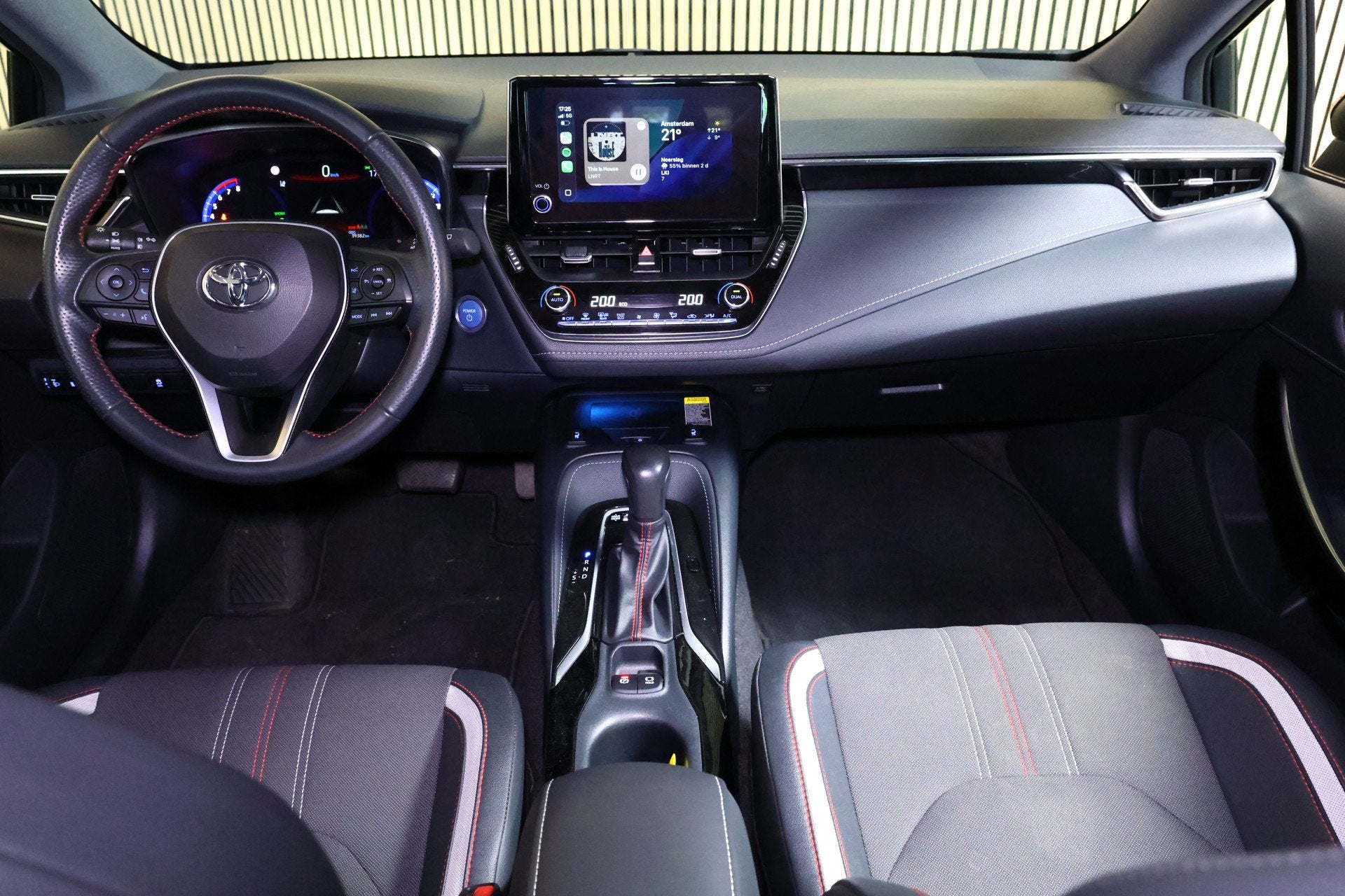 Foto 2 van Toyota Corolla Touring Sports 2.0 Hybrid Business GR-Sport A