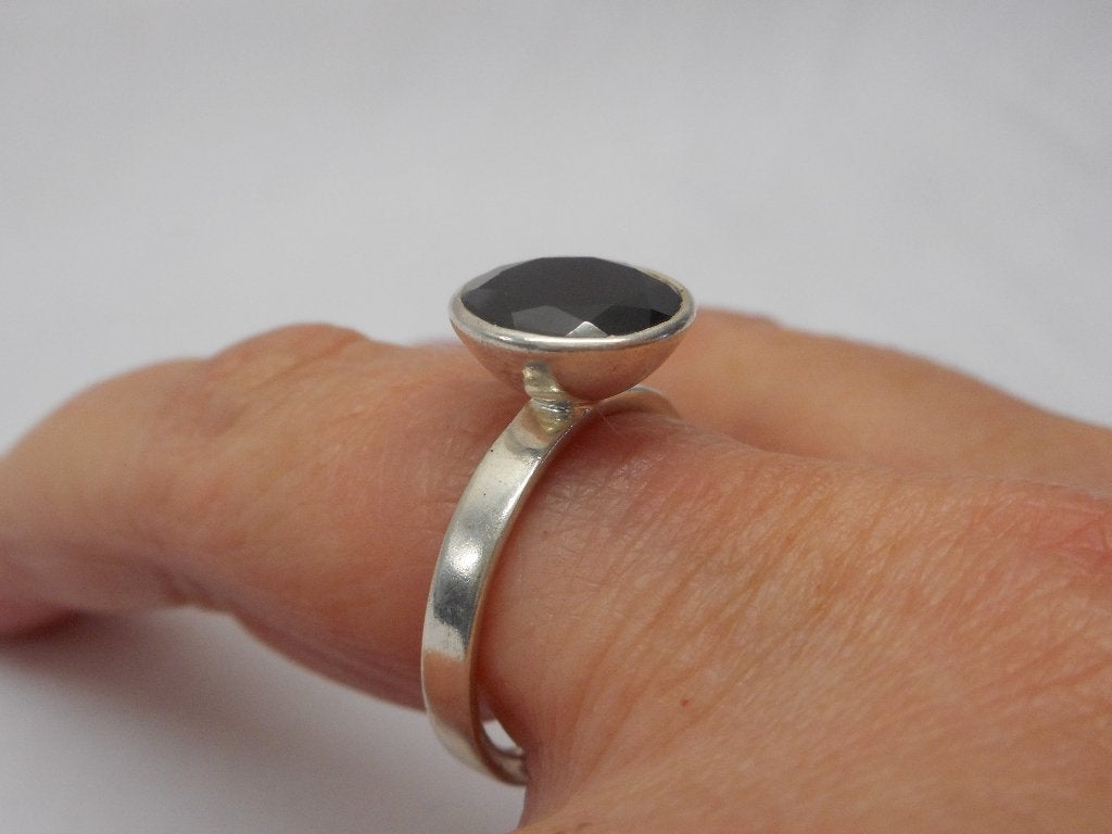 Zilveren ring met grote rode steen maat krap 17 nr.756, Verzenden, Dame, Zilver, Zilver