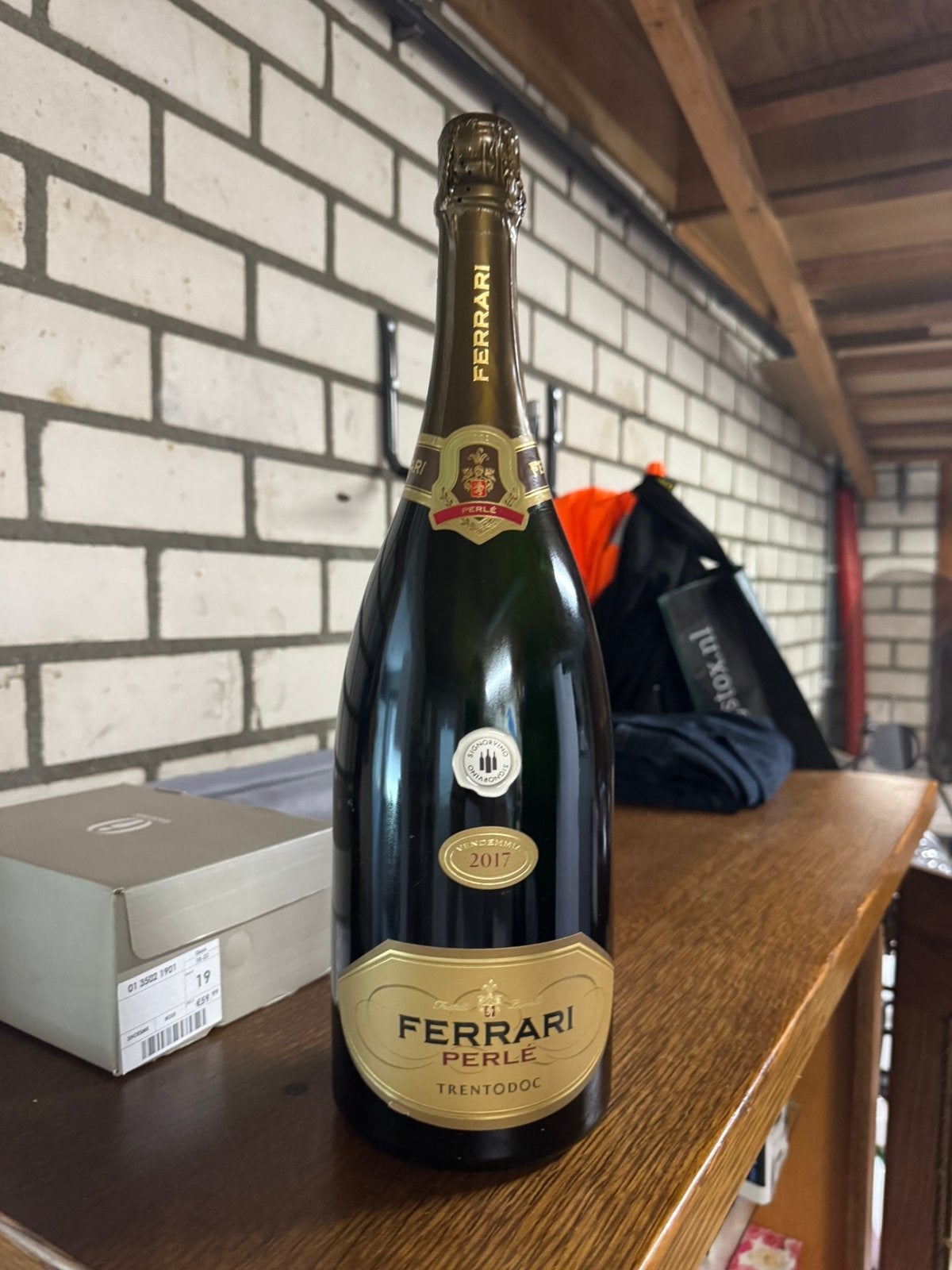 Ferrari Perle Trento 2017, Ophalen, Zo goed als nieuw, Italië, Rode wijn