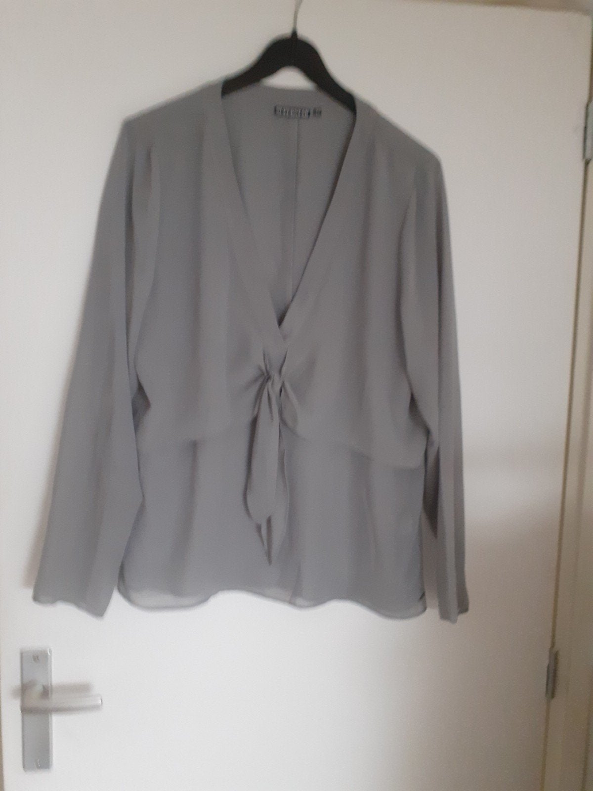 Stijlvolle grijze blouse, maat 44, Ophalen of Verzenden, Gedragen, Maat 42/44 (L), Grijs