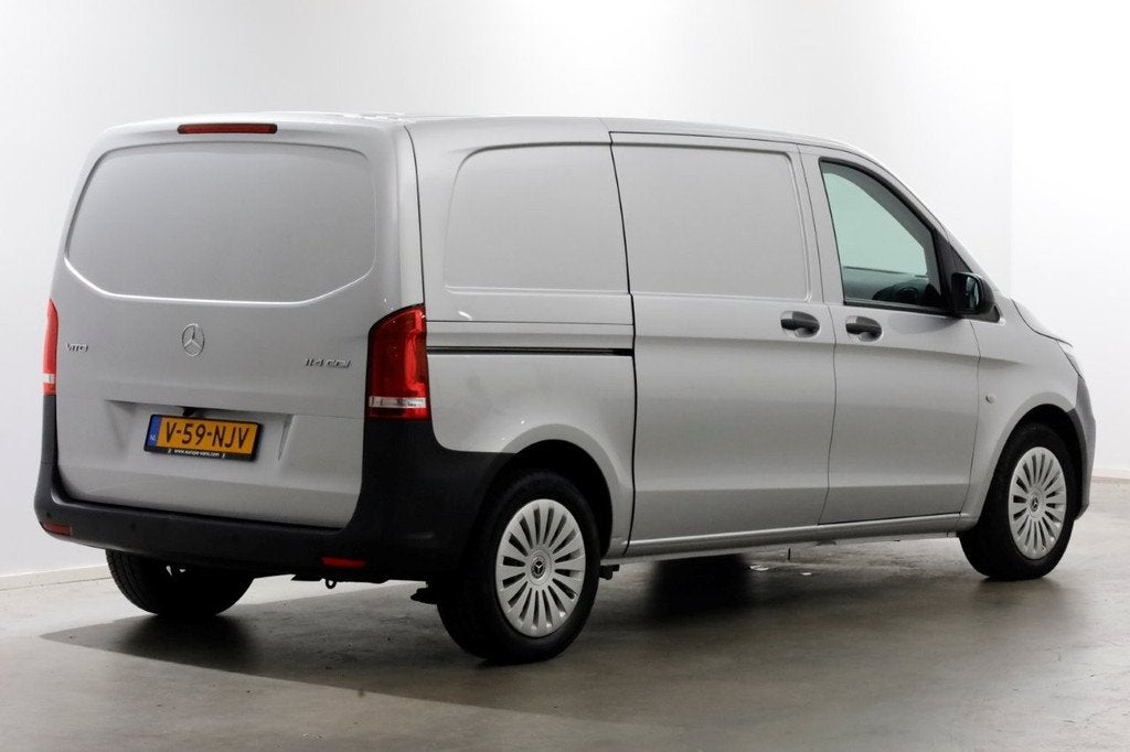 Mercedes-Benz Vito CDI 136pk Compact 9G Automaat 2x Schuifde, Auto's, Gebruikt, Euro 6, 4 cilinders, 2000 kg