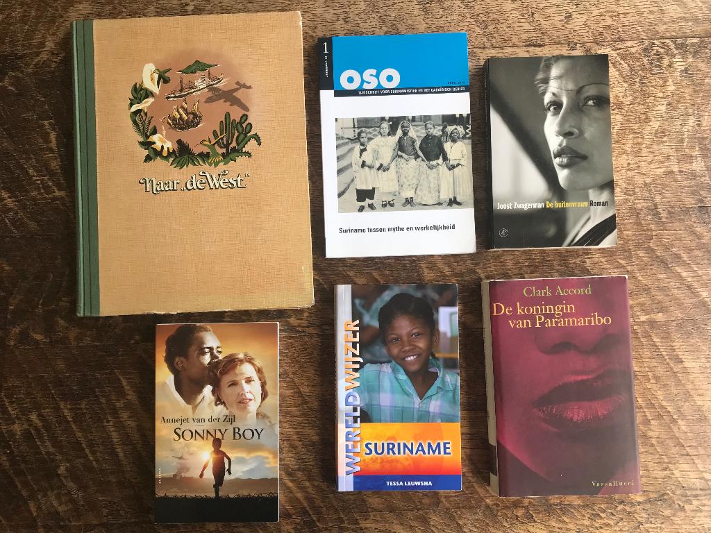 Surinaamse boeken 6X, Ophalen of Verzenden, Gelezen