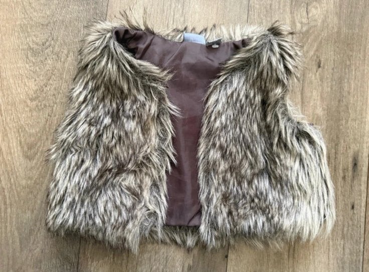 Gilet Fluffy bodywarmer maat 110-116, Ophalen of Verzenden, Zo goed als nieuw, Meisje, Jas