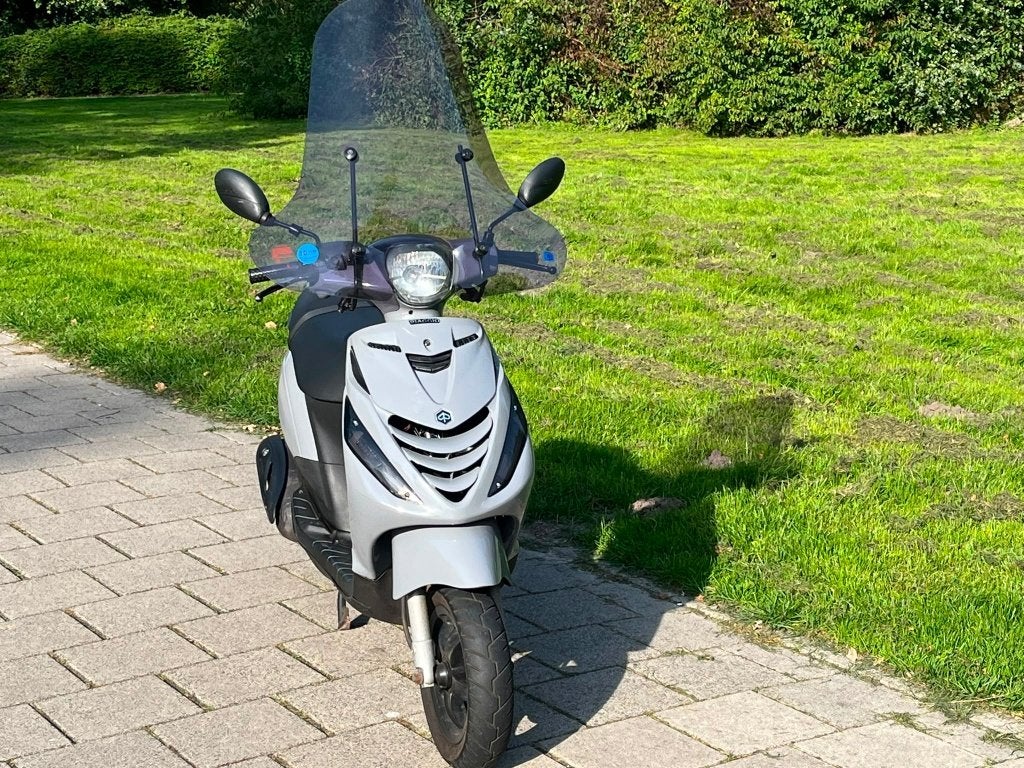 Foto 3 van Piaggio Zip 4T 2012 | Slechts 9.476 km | Zeer nette staat