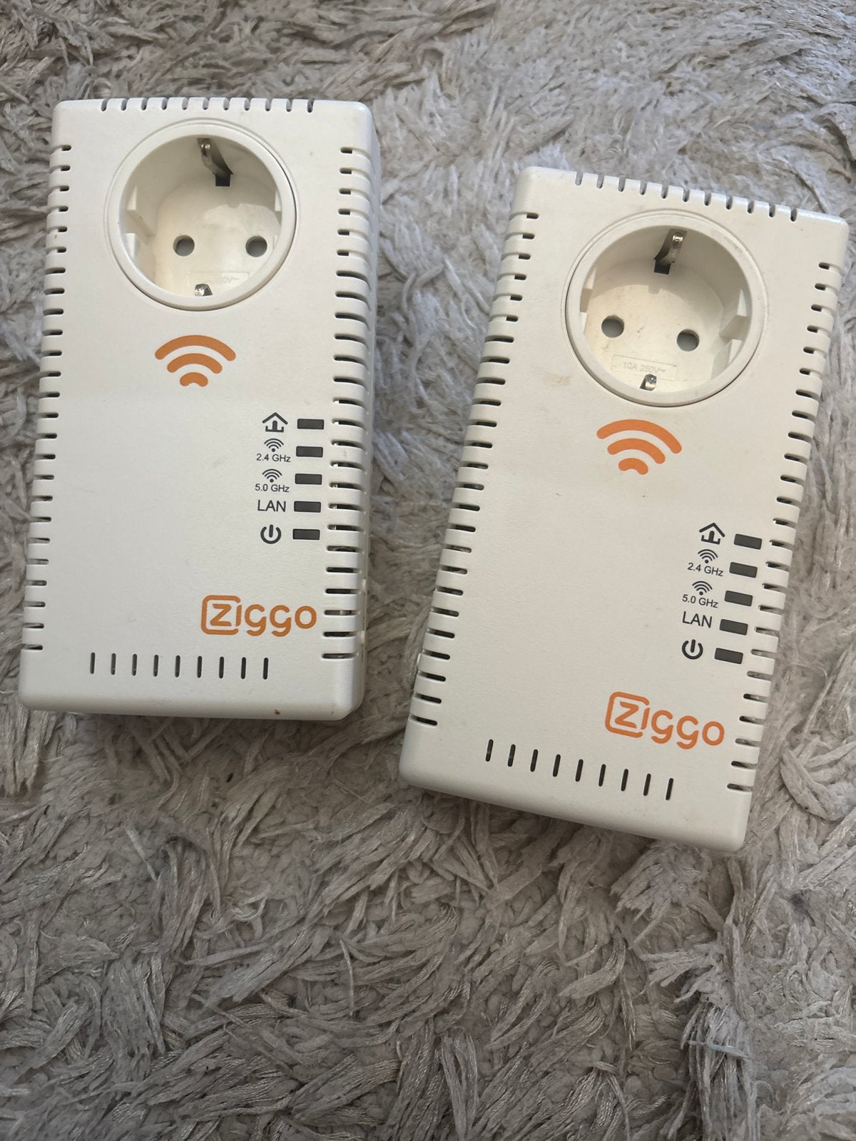 Ziggo Powerline Adapters (2 stuks) met stopcontact, Ophalen of Verzenden, Gebruikt