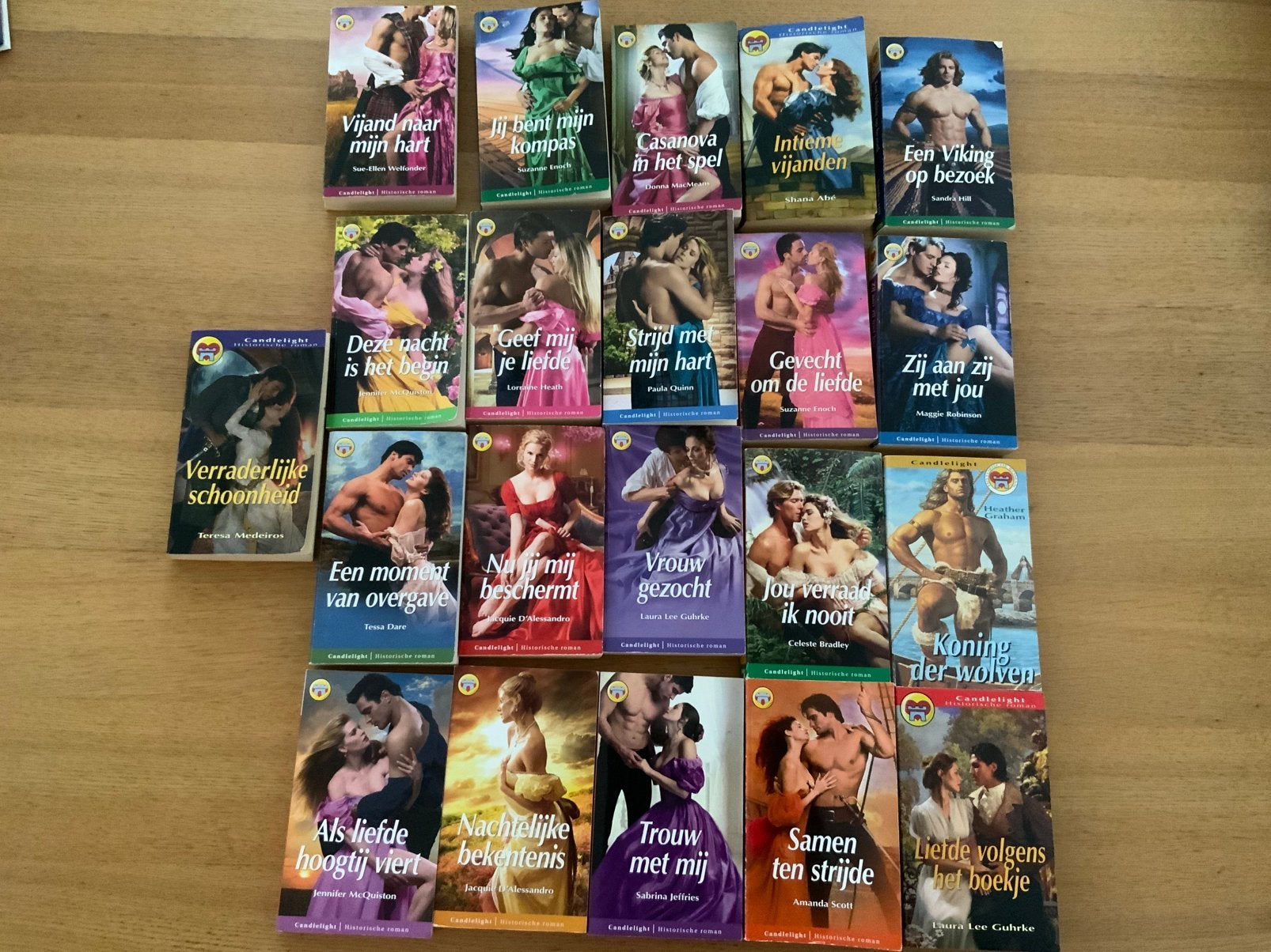 21x historische romans / Candlelight, Boeken, Romans, Ophalen of Verzenden, Gelezen