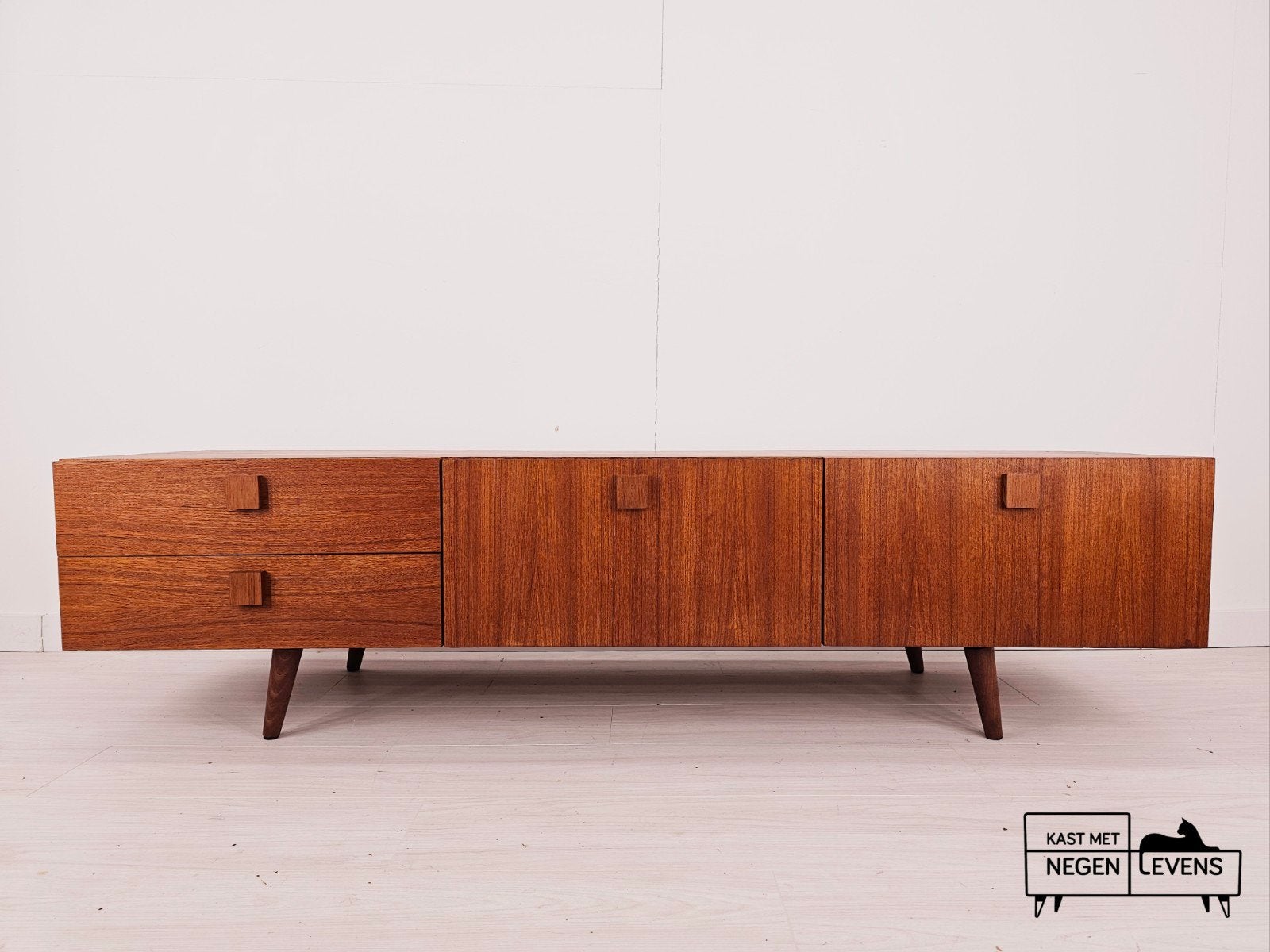 Vintage Deens design lowboard dressoir, teak tv-meubel, Gebruikt, Met deur(en), ., 150 tot 200 cm