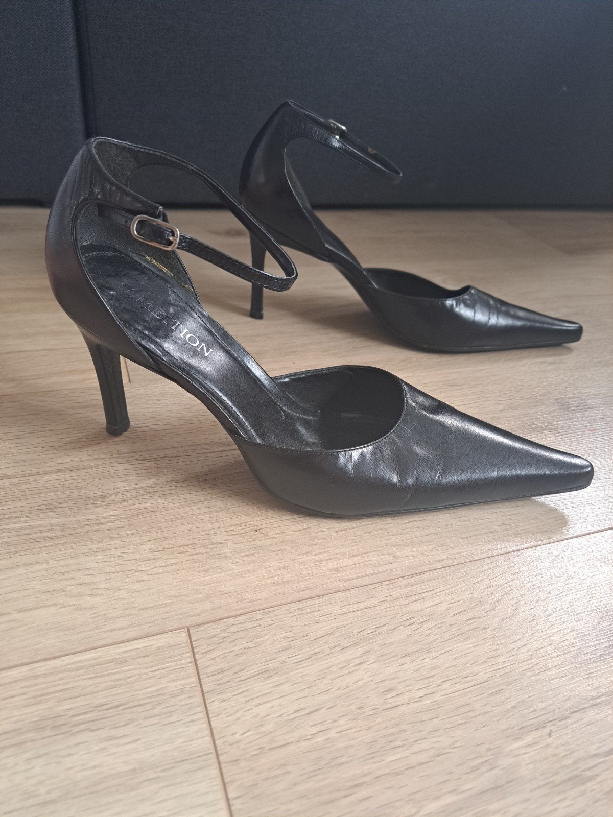 Zwarte pumps met enkelbandje maat 41, Kleding | Dames, Ophalen of Verzenden