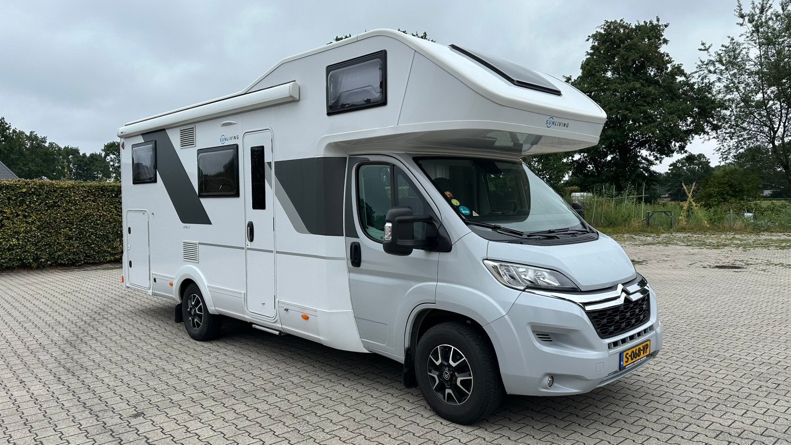 Sun Living A75 DP (2023) |67.000 km| 314Ah LiFePO₄ |Dakairco, Caravans en Kamperen, Campers, Alkoof, Ringverwarming, Gaslek-detector