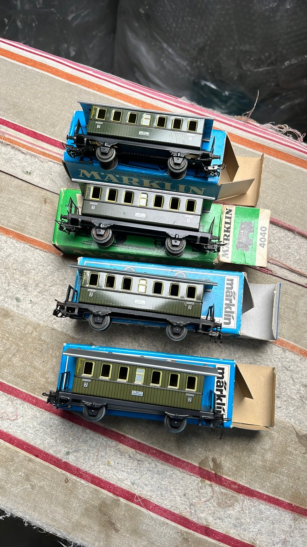 Te koop 4 x rijtuigje van marklin 4040, Wisselstroom, Wagon, Ophalen of Verzenden, Zo goed als nieuw
