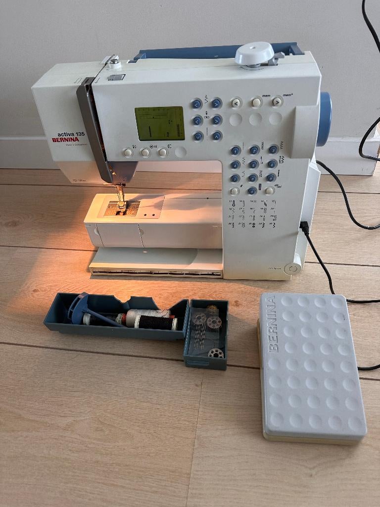 Bernina Activa 135 Naaimachine Topstaat Compleet Met Tas, Hobby en Vrije tijd, Naaimachines en Toebehoren, Verzenden, Zo goed als nieuw