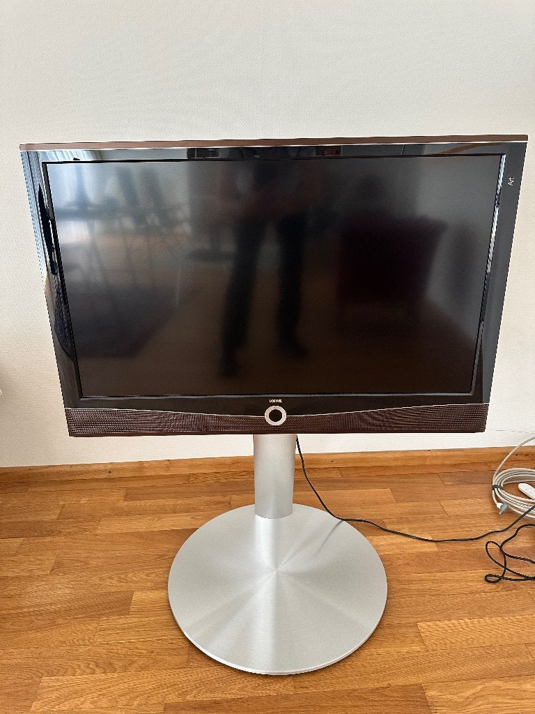 Loewe TV op voet. Met originele afstandsbediening, Ophalen, Zo goed als nieuw, 100 cm of meer, Overige merken