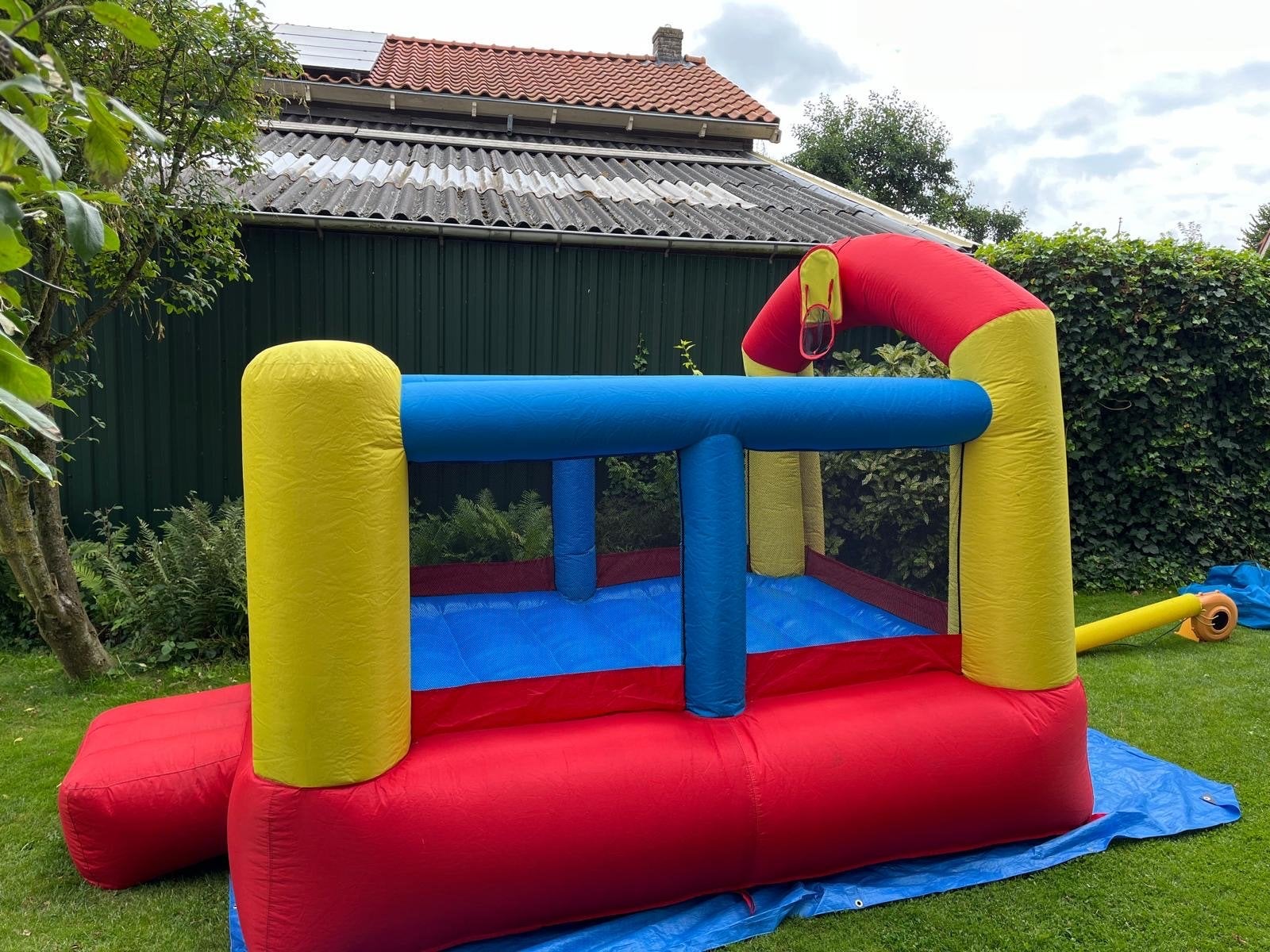 Happy Hop Opblaasbaar Springkasteel met Basketbalring, Ophalen, Gebruikt