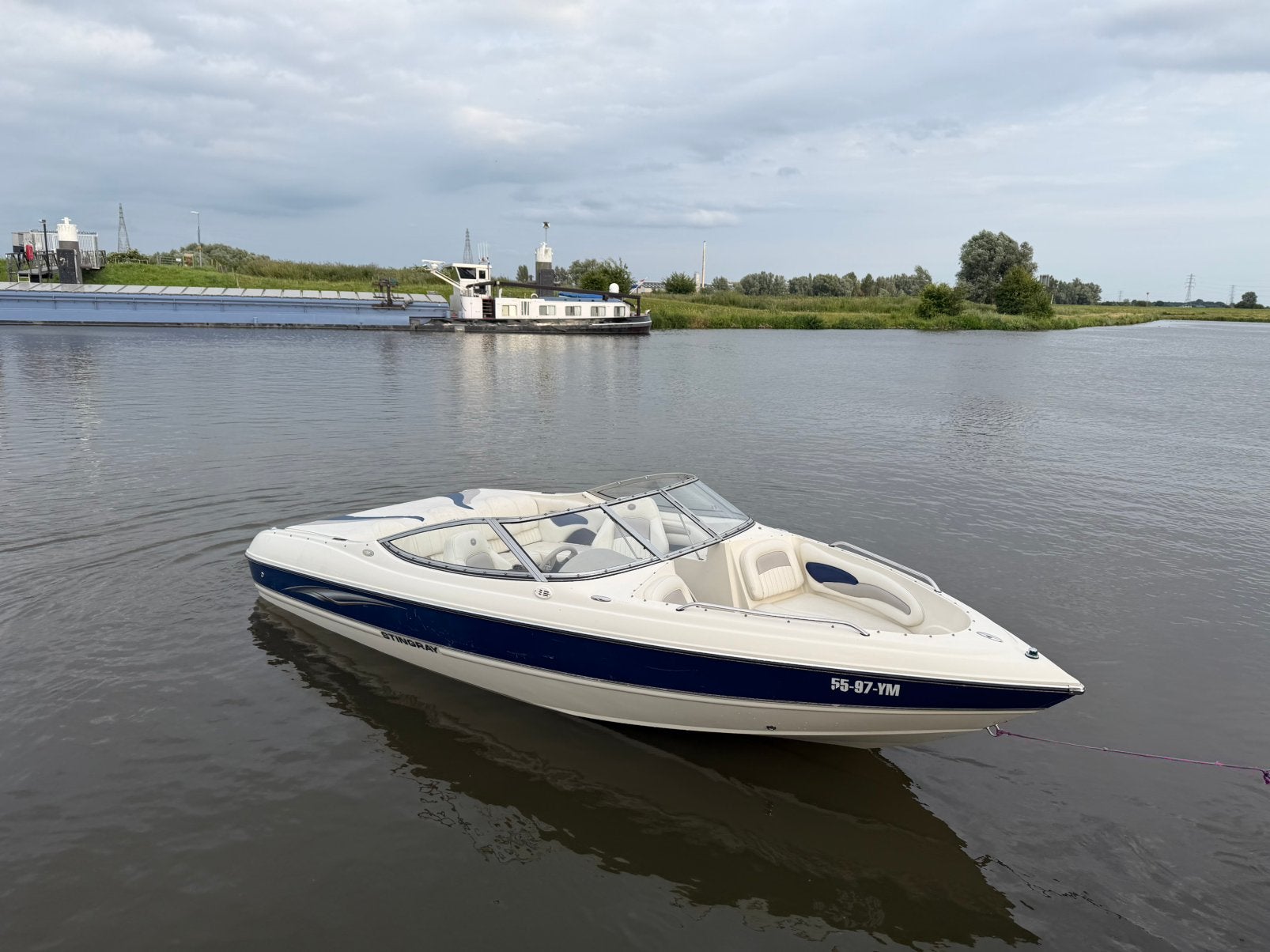 Stingray 195 LR  4.3 V6 MerCruiser 190 PK+ geremde trailer, Ophalen, Zo goed als nieuw