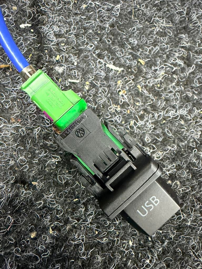 Originele RCD 330 Noname – Rear USB +  AUX | OEM Upgrade VW, Auto diversen, Autoradio's, Zo goed als nieuw, Carplay / Android Auto