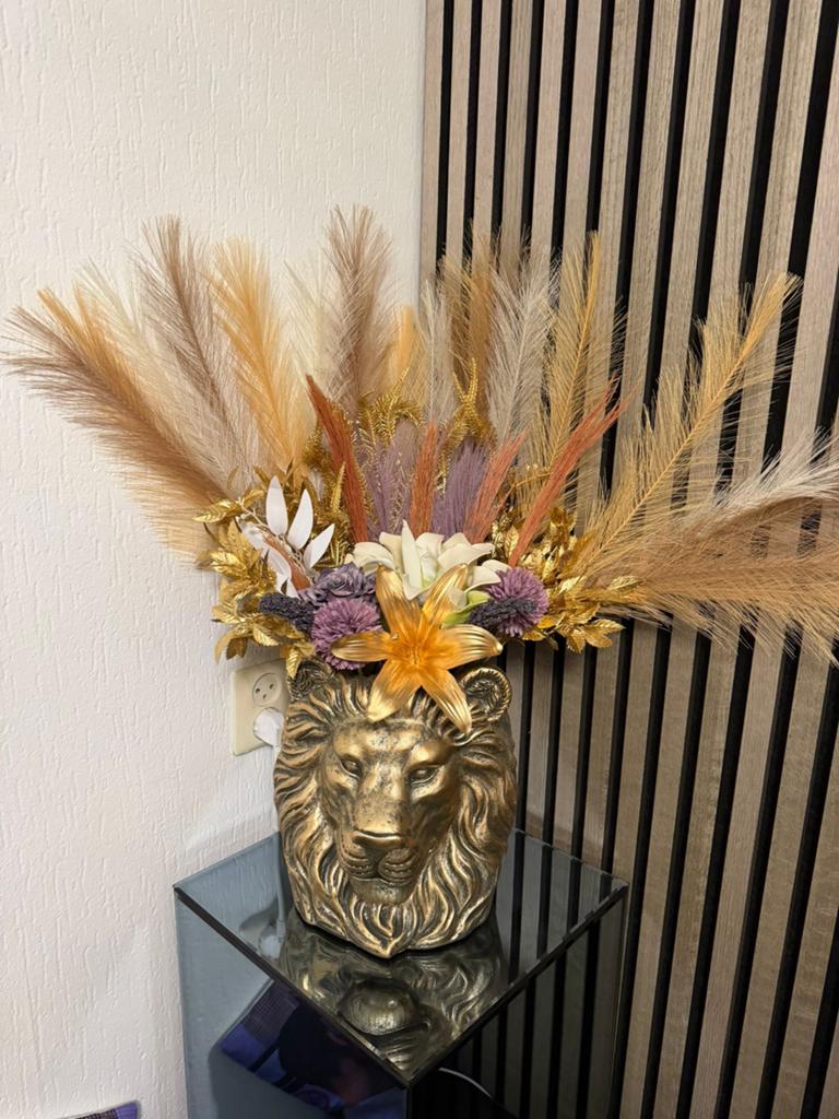 Gouden Leeuwenvaas met Kunstbloemen en Pampasgras, Overige materialen, Overige kleuren, 50 tot 75 cm, Ophalen of Verzenden