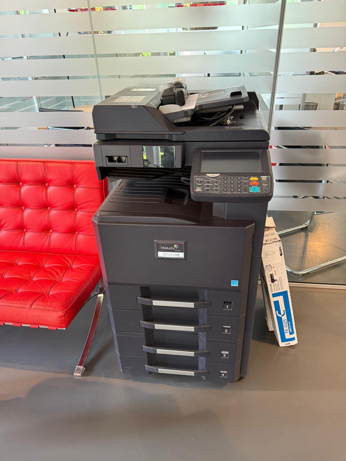 Kyocera TASKalfa 2551ci printer met 3 toners, Computers en Software, Printers, Ophalen, Zo goed als nieuw, Scannen