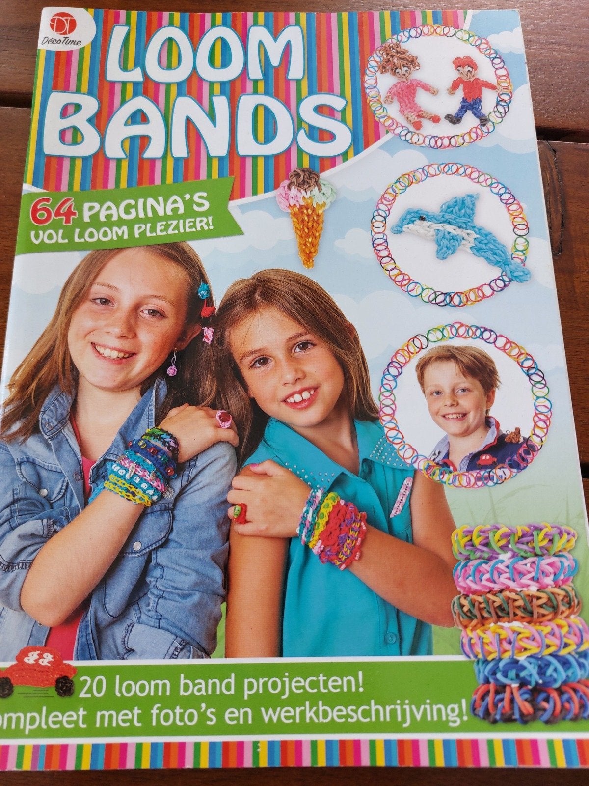Loom Bands Knutselset met Boek en Accessoires, Overige thema's, Meerkleurig, Ophalen of Verzenden, Zo goed als nieuw