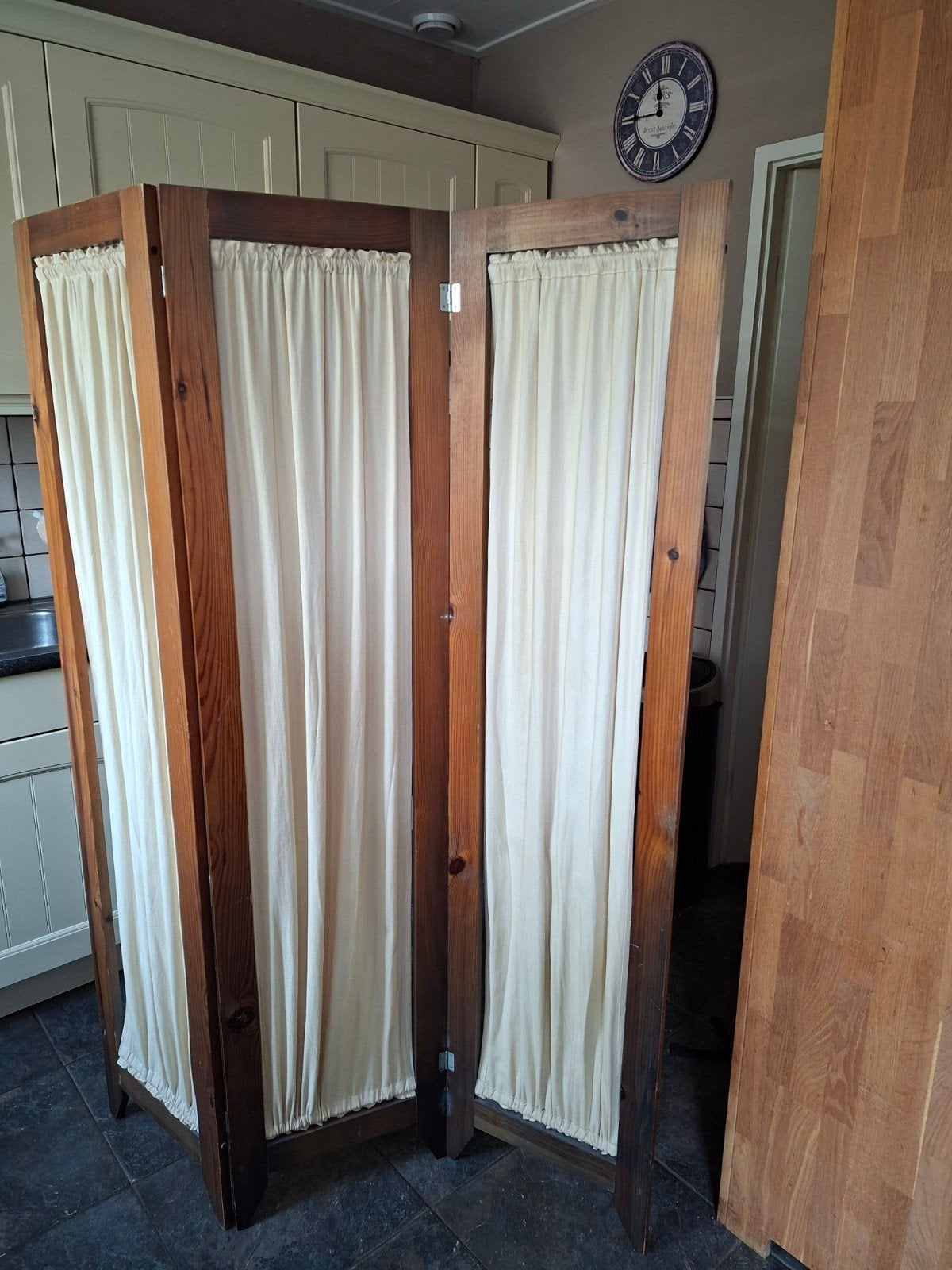 Houten kamerscherm met lichte stoffen panelen, Ophalen, Gebruikt