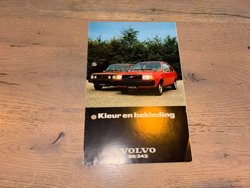 Folder Volvo 66 en 343 kleur en bekleding 1977, Ophalen of Verzenden, Gelezen, Volvo