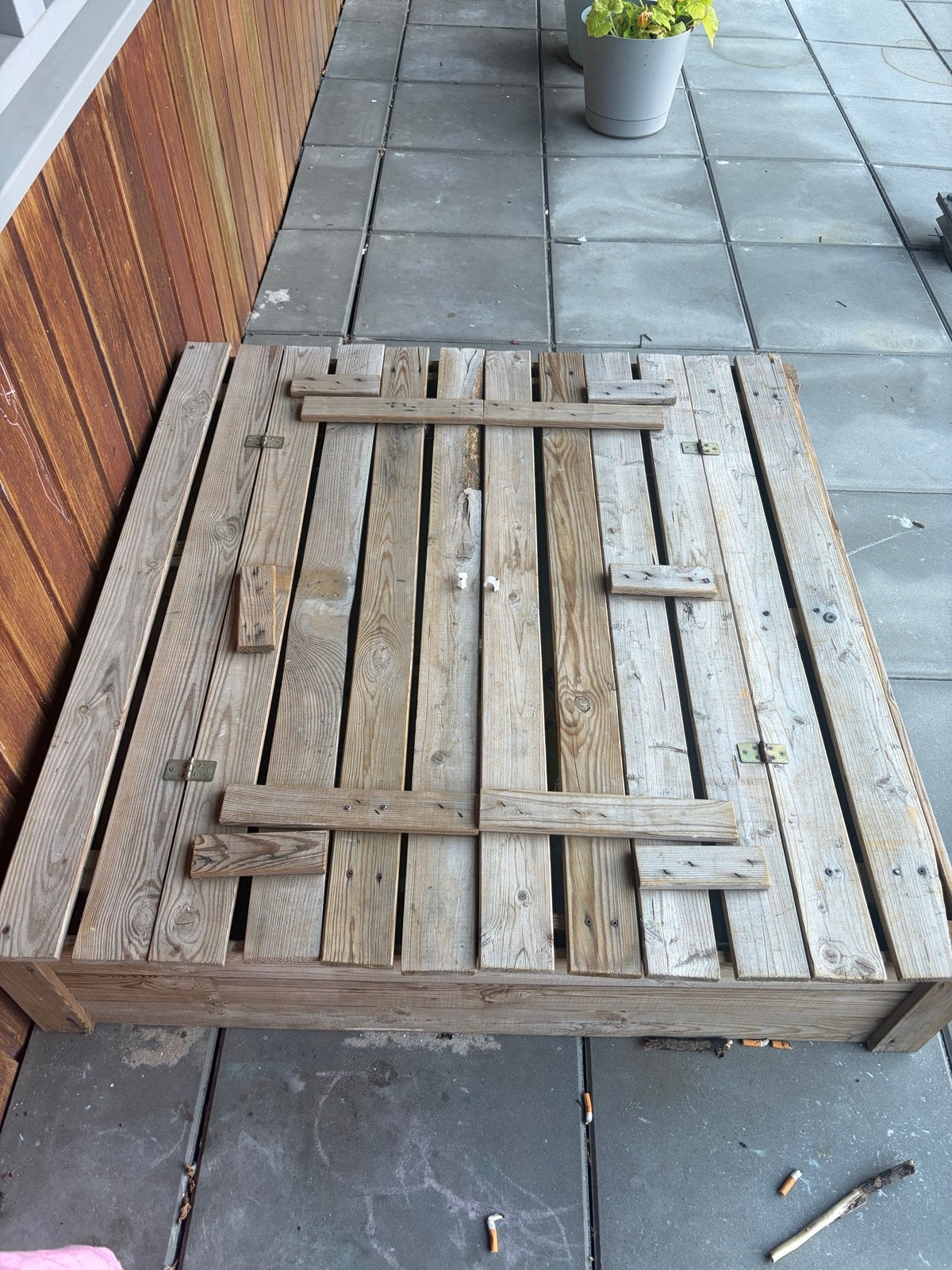 Houten zandbak met deksel/zitbank, Ophalen, Gebruikt