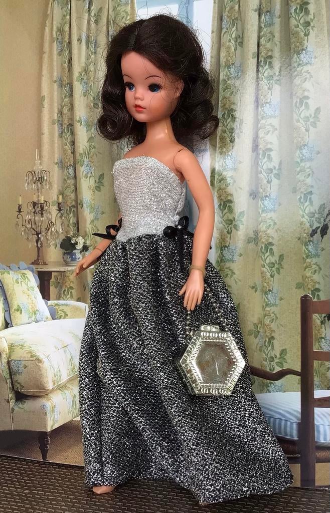 Lurex avondjurk zwart/zilver + tasje voor Sindy Fleur Barbie, Ophalen of Verzenden, Gebruikt, Kleertjes