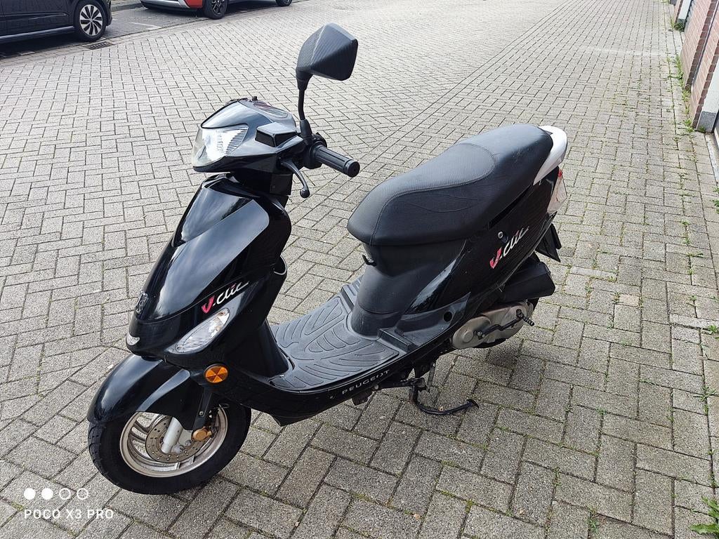 Zuinige en weinig gebruikte Peugeot V-Clic snorscooter, Fietsen en Brommers, Ophalen of Verzenden