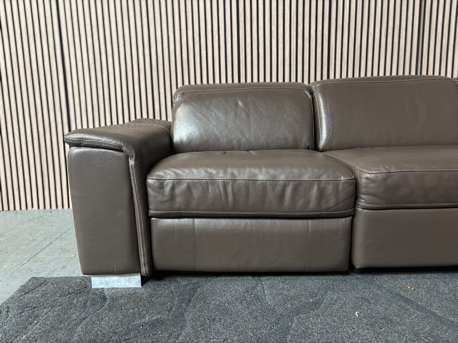 Foto 3 van GRATIS LEVERING Chateau d’Ax Hoekbank Leer 270x220 GEREINIGD