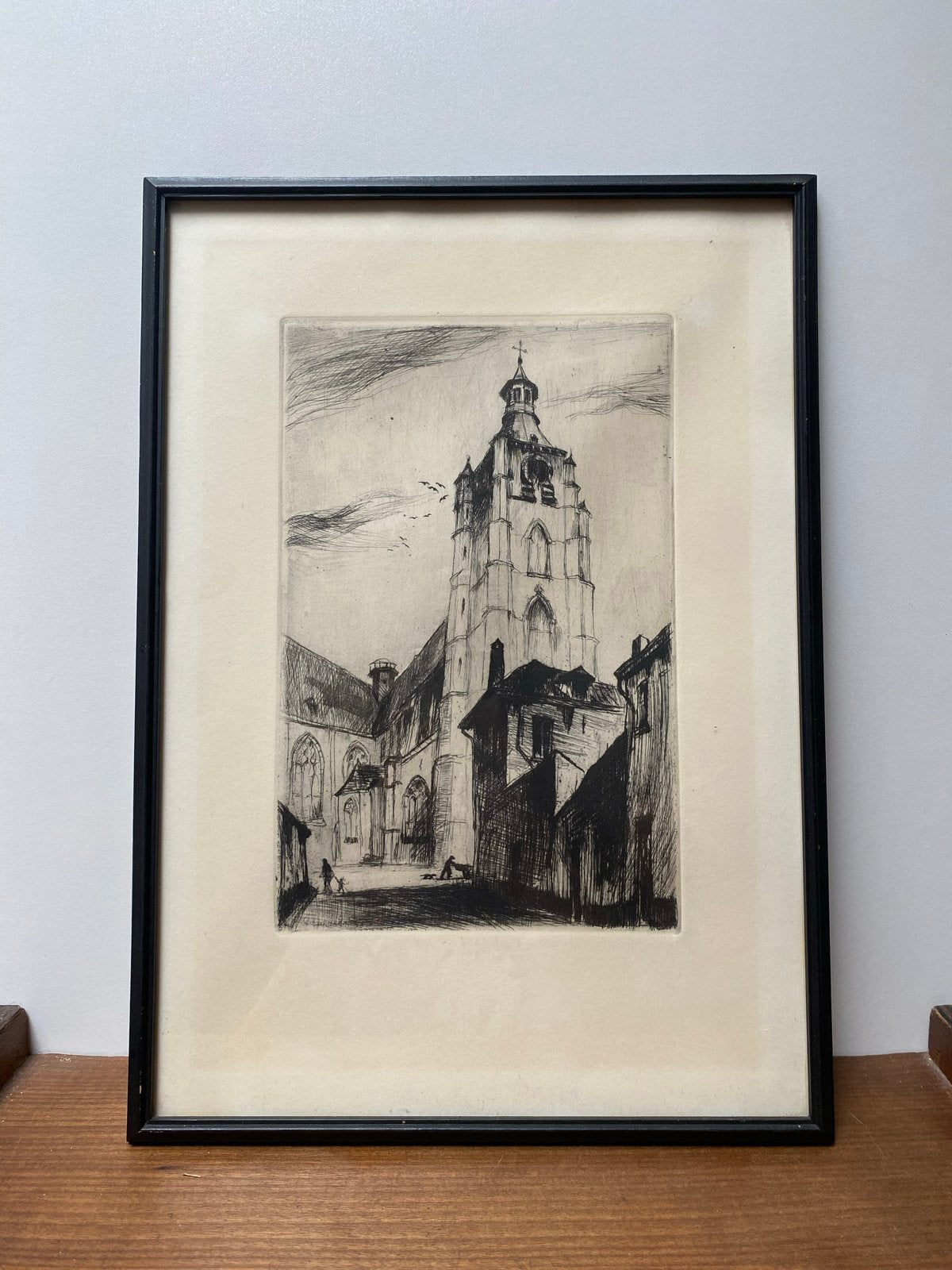 Vintage kunstwerk kerktoren, gesigneerd, Mechelen, Antiek en Kunst, Kunst | Etsen en Gravures, Ingelijst, 26 cm, Stadsgezicht