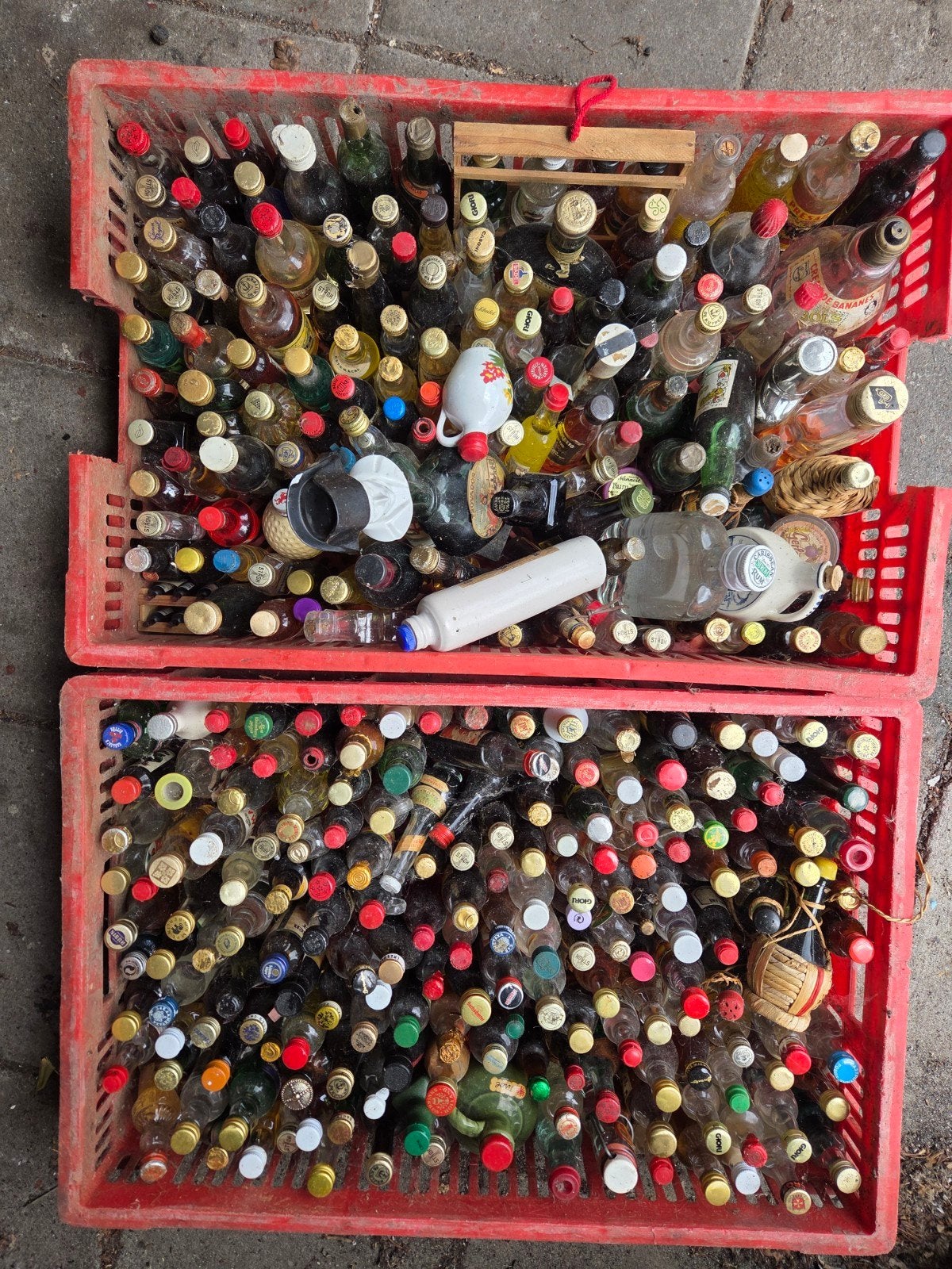 Grote verzameling miniatuur flesjes / drankflesjes, Ophalen, Gebruikt