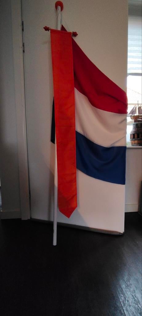 Nederlandse Vlag met vlaggenstok + wimpel, Ophalen