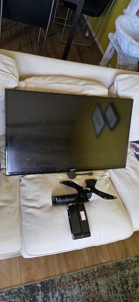 Te koop: Televisie incl. muurbeugel en chromecast, Audio, Tv en Foto, Televisies, Gebruikt, LCD, 80 tot 100 cm, Full HD (1080p)