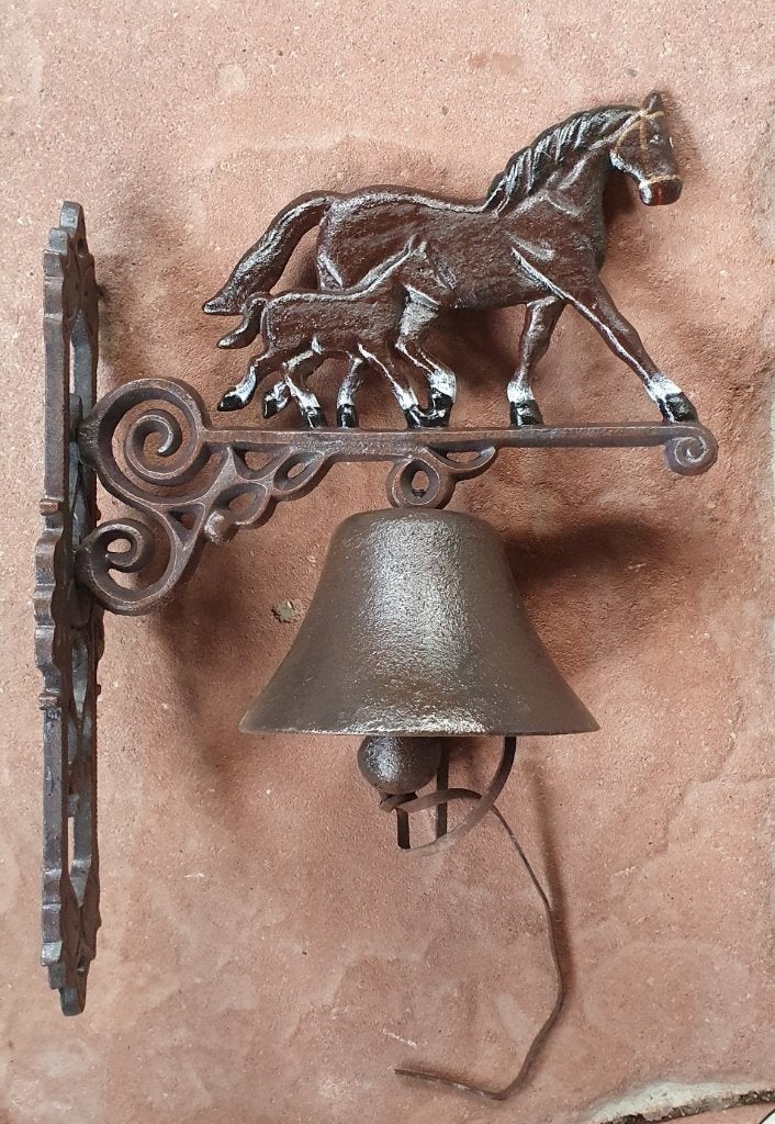 DEURBEL / PAARD MET VEULEN/ GIETIJZER / bruin, Tuin en Terras, Tuinwanddecoratie, Huis en tuin decoratie Marie, Nieuw, Info@huisentuindecoratiemarie.nl