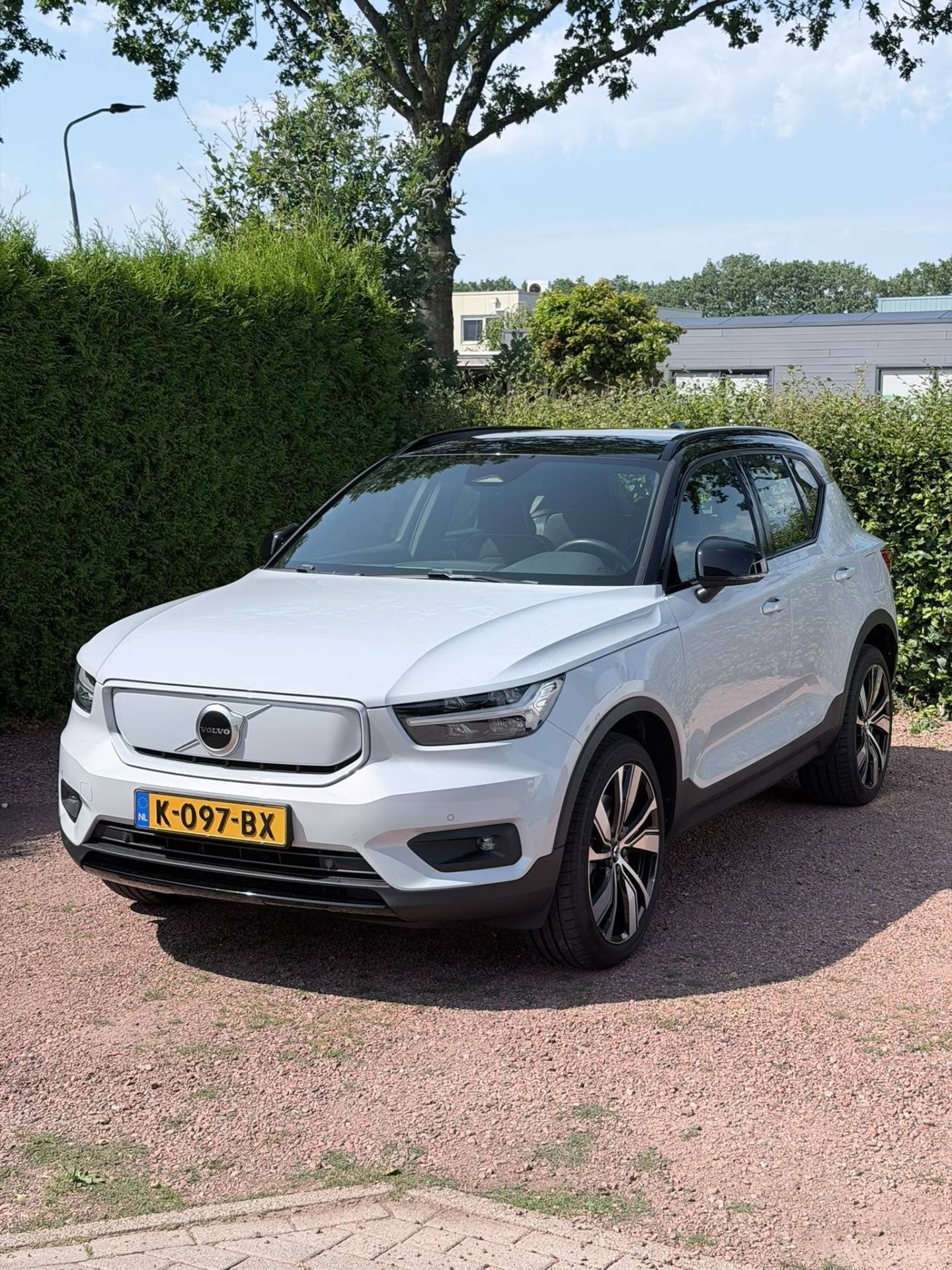 Volvo XC40 Recharge P8 AWD R-Design (bj 2020, automaat), Gebruikt, Origineel Nederlands, 416 km, Vierwielaandrijving