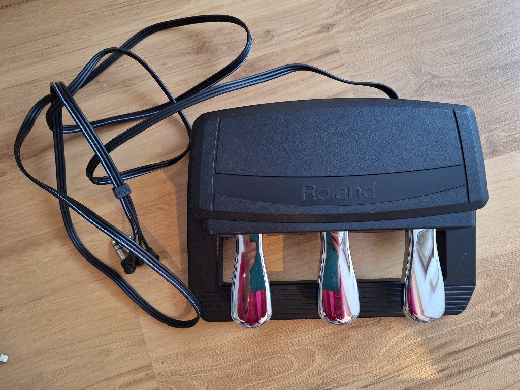 Roland RPU-3 Drievoudig Pedaal voor Digitale Piano, Ophalen of Verzenden, Zo goed als nieuw, Keyboard of Synthesizer