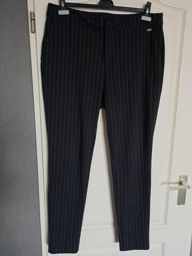 Broek Dayz  Kleur : Zwart maat : 42, Kleding | Dames, Zwart, Maat 42/44 (L), Ophalen of Verzenden, Zo goed als nieuw