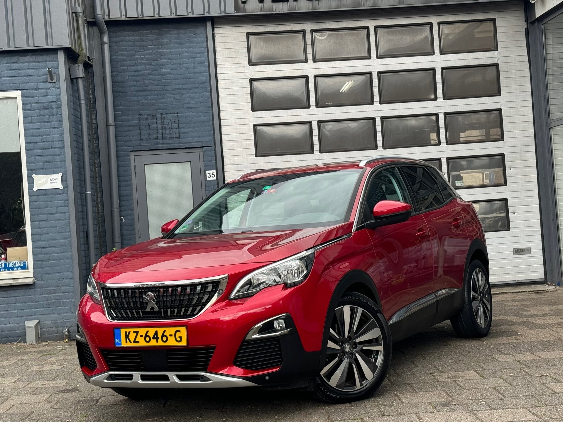 Peugeot 3008 1.2 PureTech Première | Clima | Camera | Pano, Gebruikt, Euro 6, 1199 cc, Leder en Stof