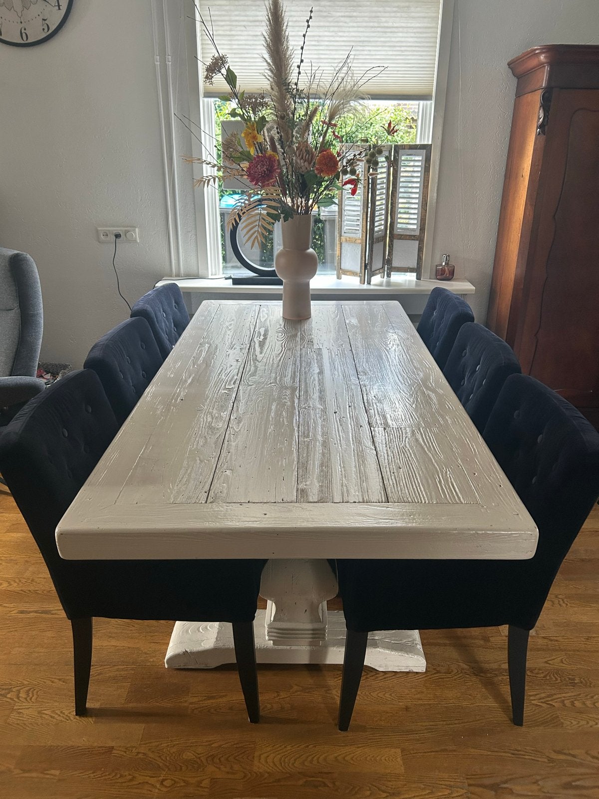 Landelijke Houten Kloostertafel met 6 Zwart Velvet Stoelen, Huis en Inrichting, Tafels | Eettafels, Ophalen, Gebruikt, 100 tot 150 cm