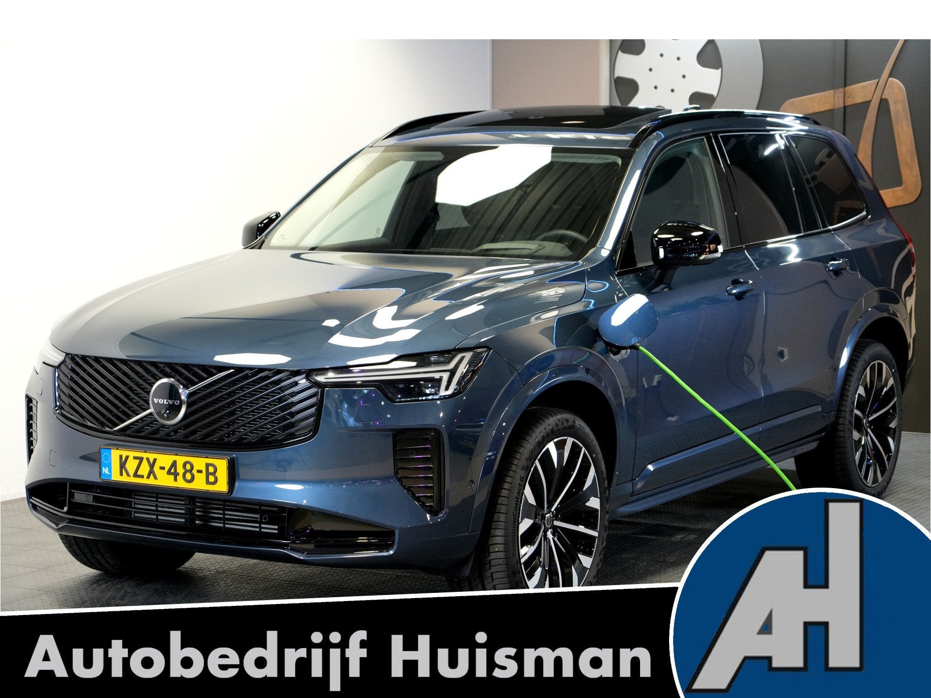 Volvo XC90 2.0 T8 AWD 335kW/456pk Aut8 Recharge Ultra Dark 7, Auto's, Dealer onderhouden, Gebruikt, 4 cilinders, 1969 cc